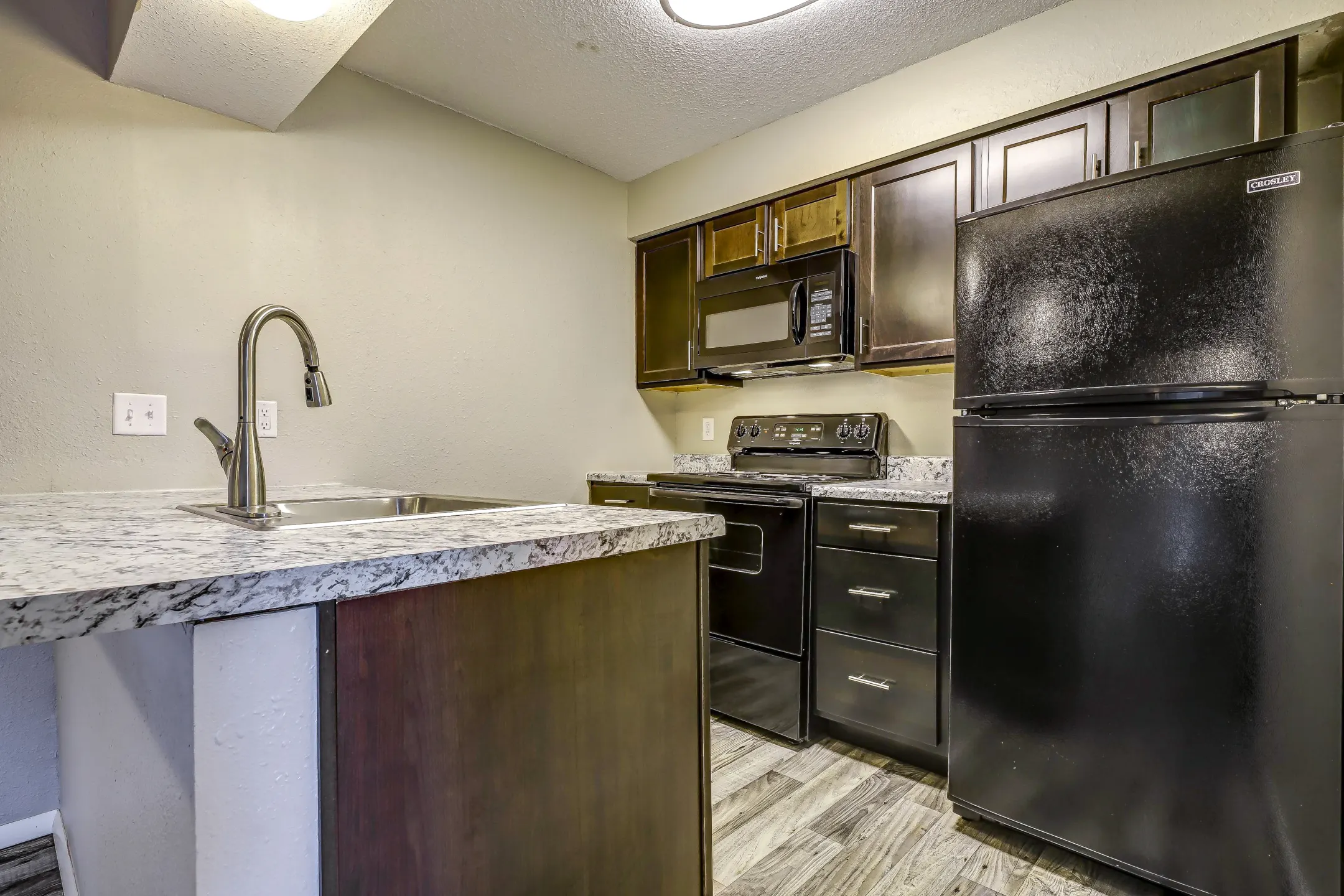 Kitchen - Brickstone Apartments - Wichita, KS