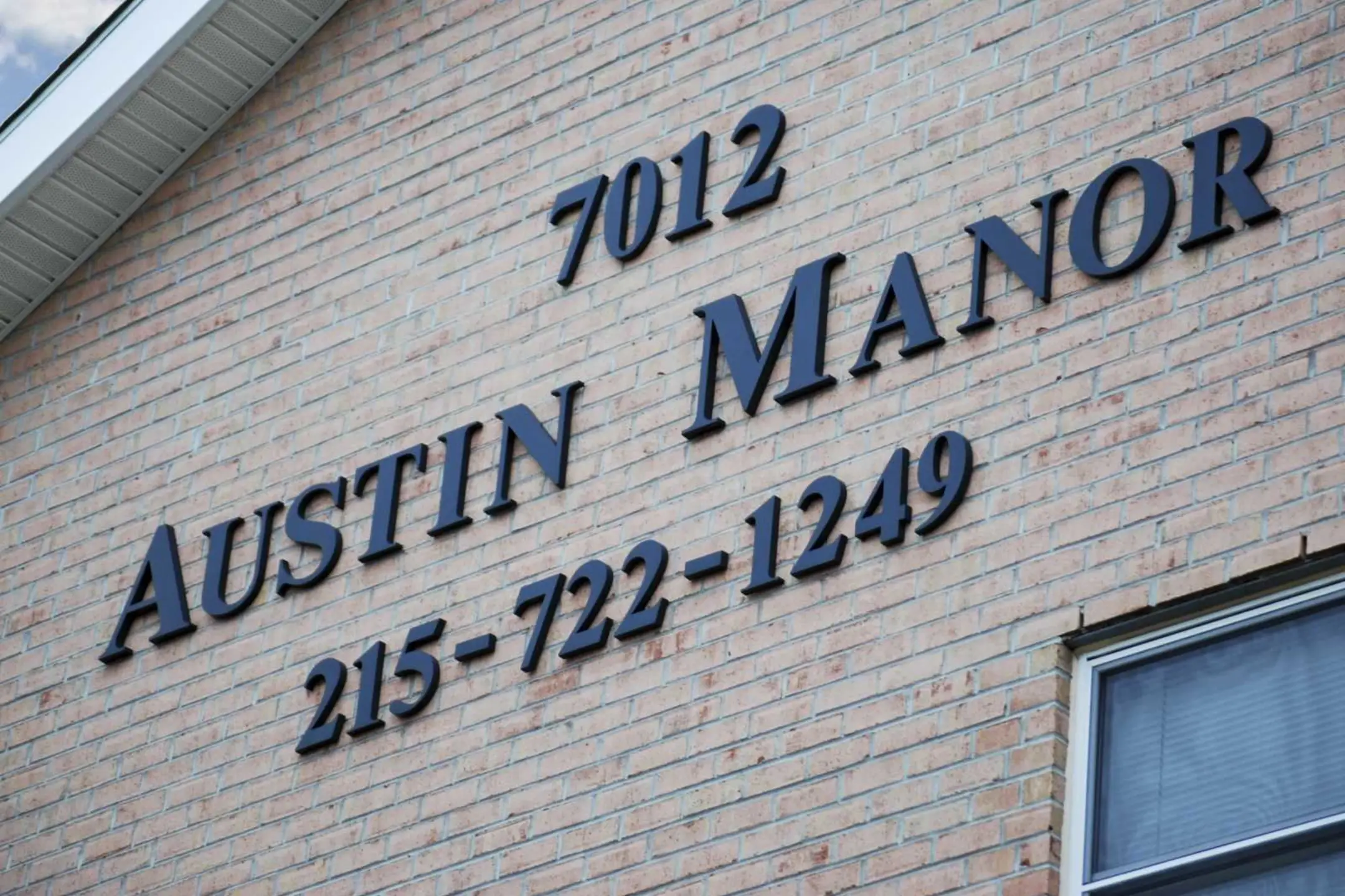 Building - Austin Manor - Philadelphia, PA