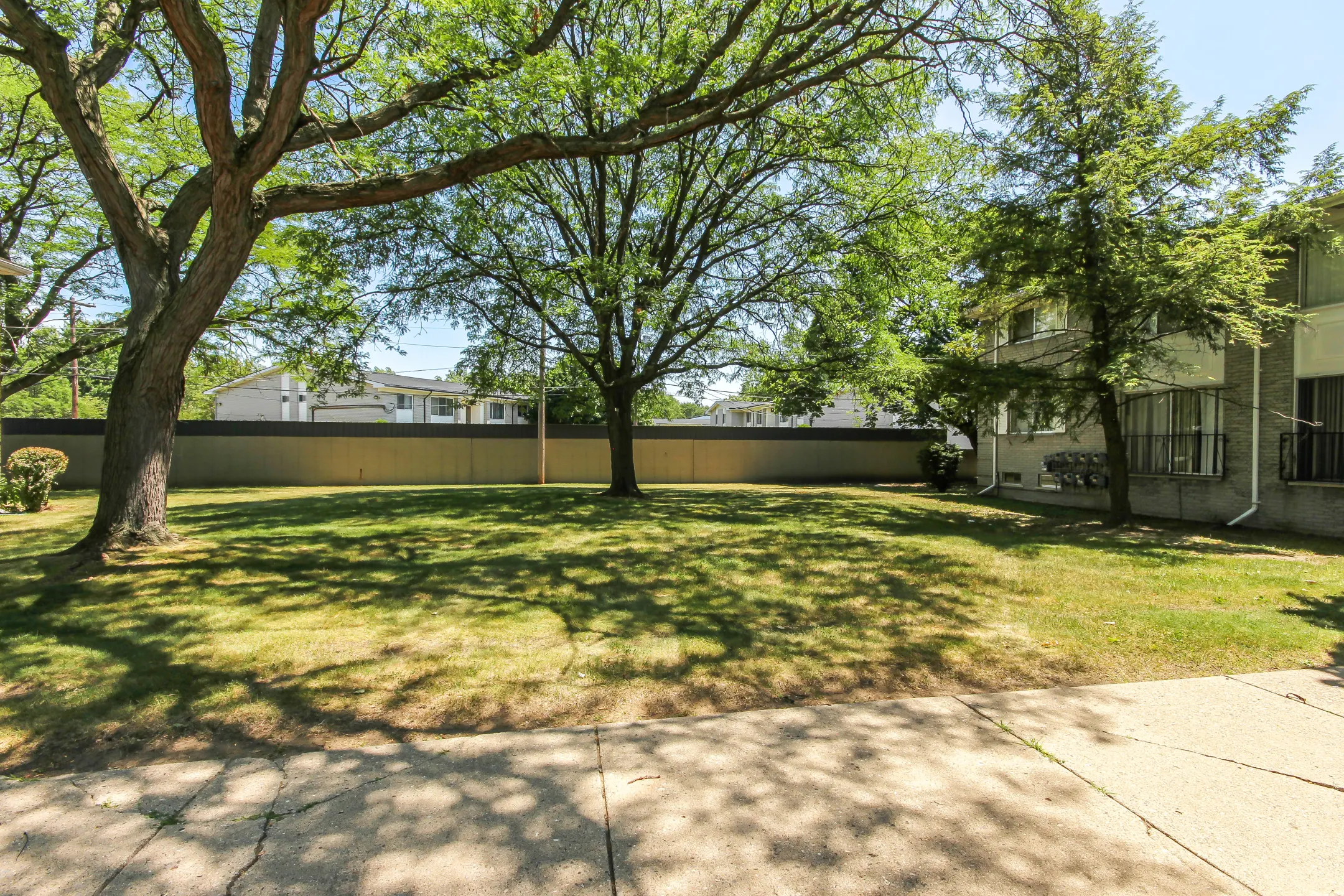 Redford Manor Apartments 27000 Joy Rd Redford, MI for Rent Rent.