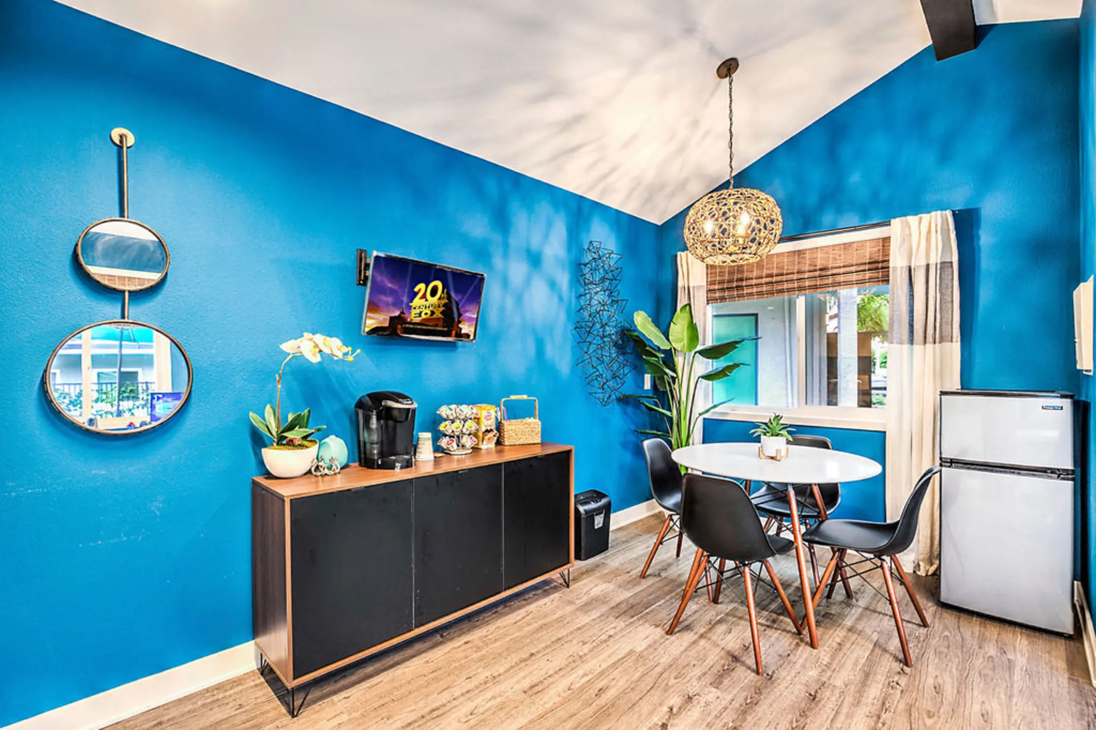 Island Apartments 8222 Rosemead Blvd Pico Rivera, CA Apartments for