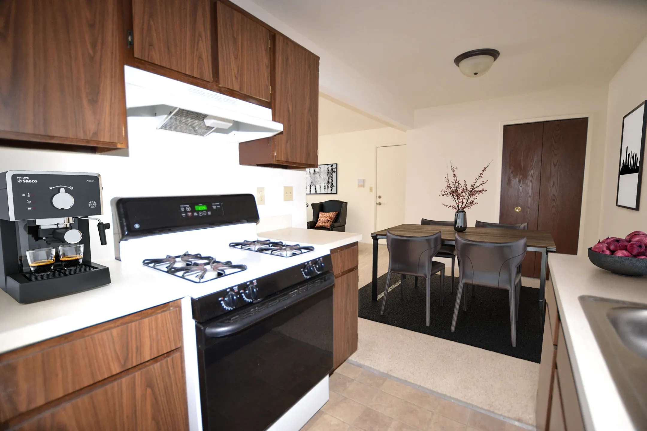 Kitchen - Laurel Woods Apartments - Greenville, SC