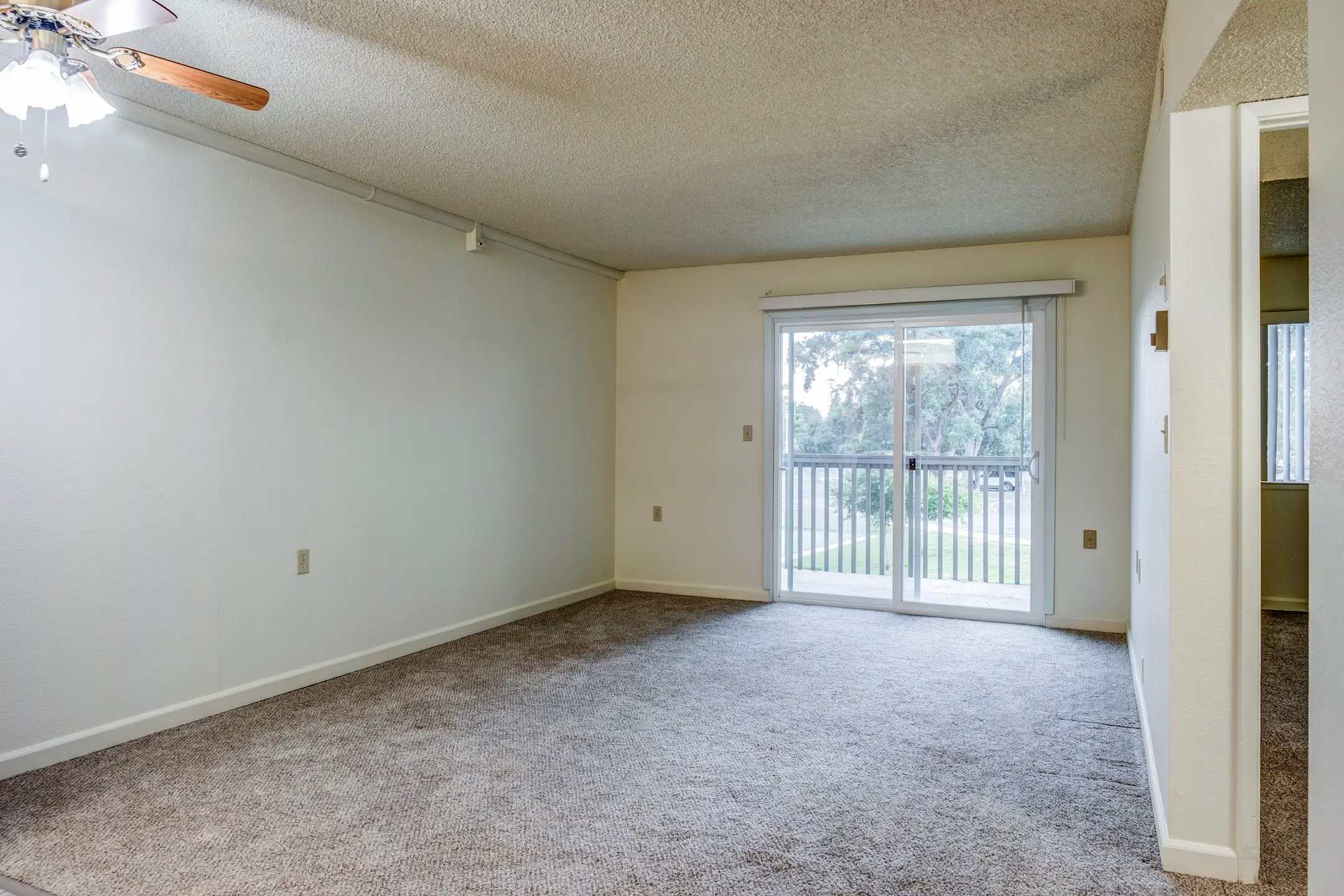 The Crest at Citrus Heights 6650 Crosswoods Cir Citrus Heights, CA