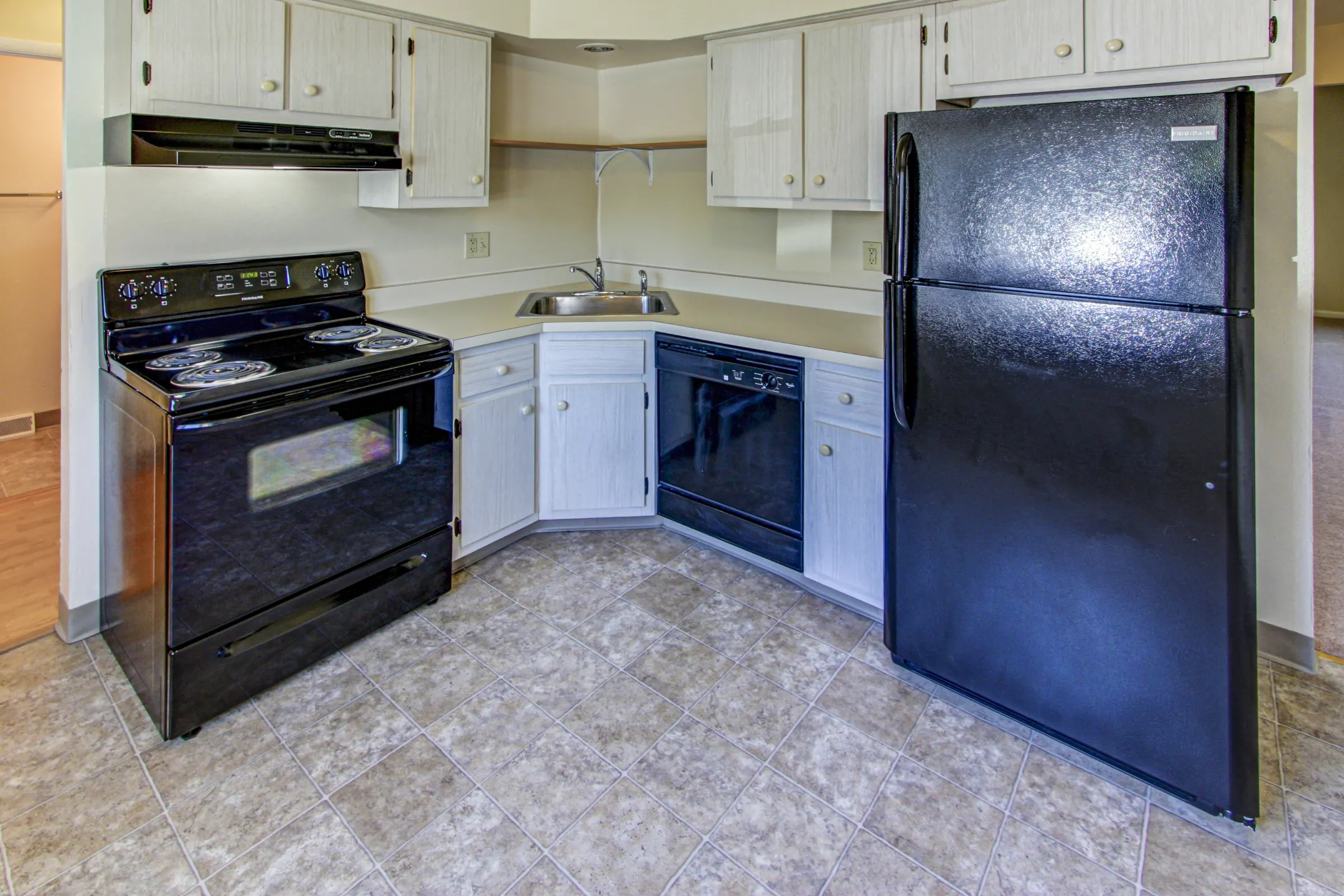 Kitchen - Presidential Townhome Rentals - Guilderland, NY