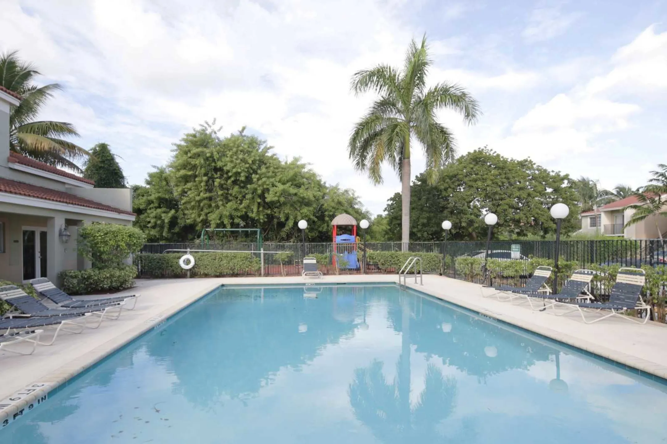 Pool - Pembroke Villas - Hollywood, FL