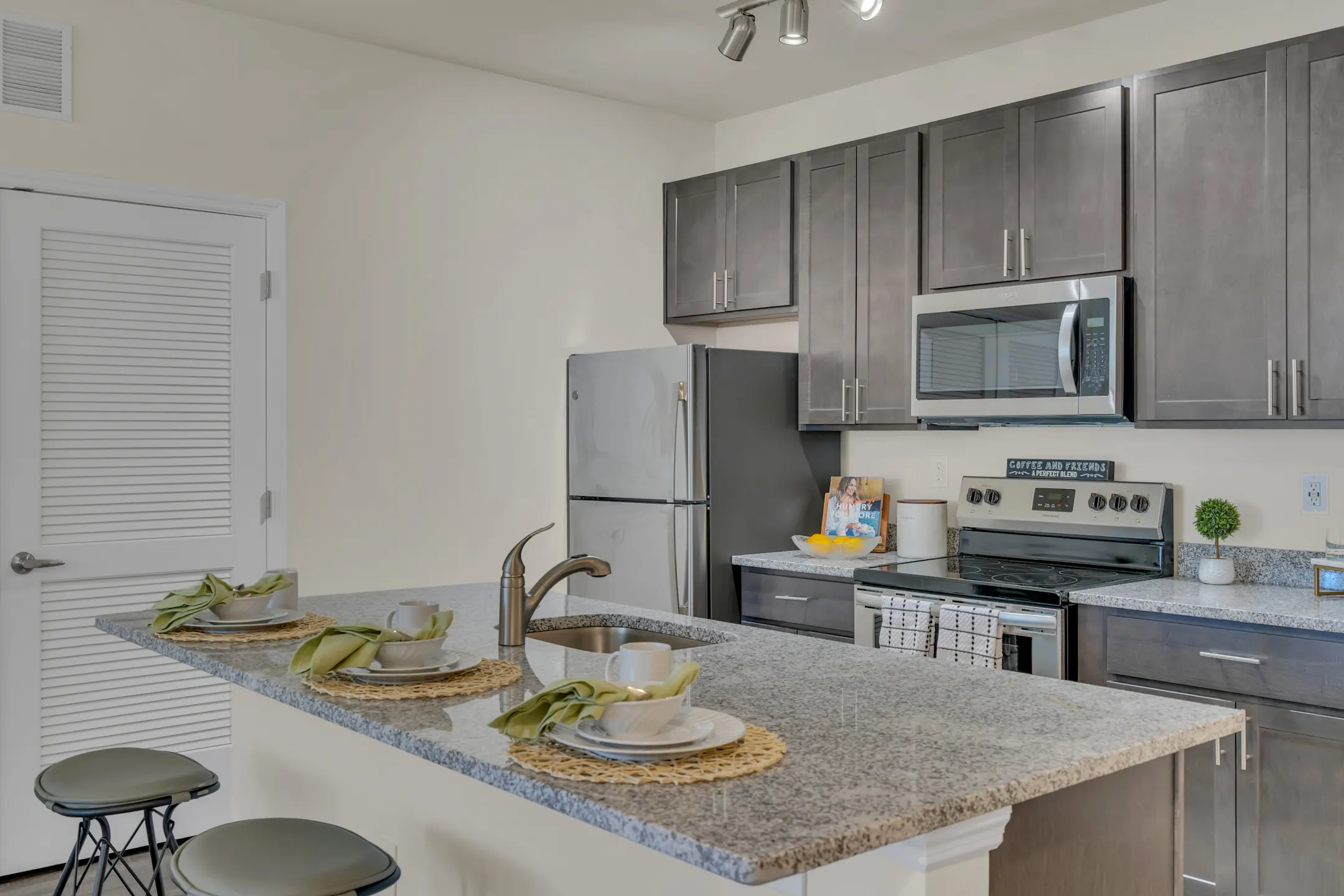 Kitchen - Mi-Place at West Rancocas - Mount Holly, NJ