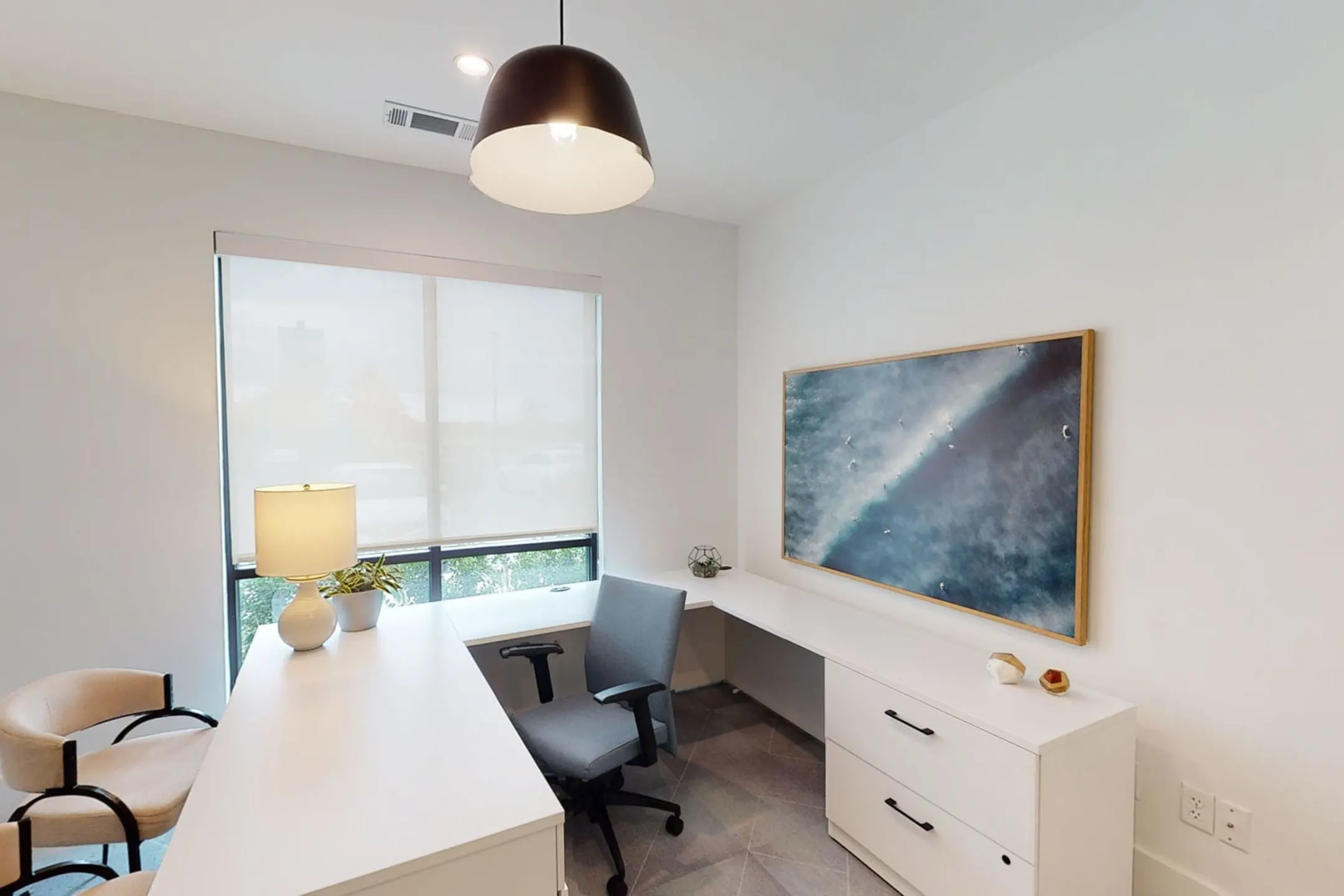 Living Room - Essex Luxe Apartments - Orlando, FL