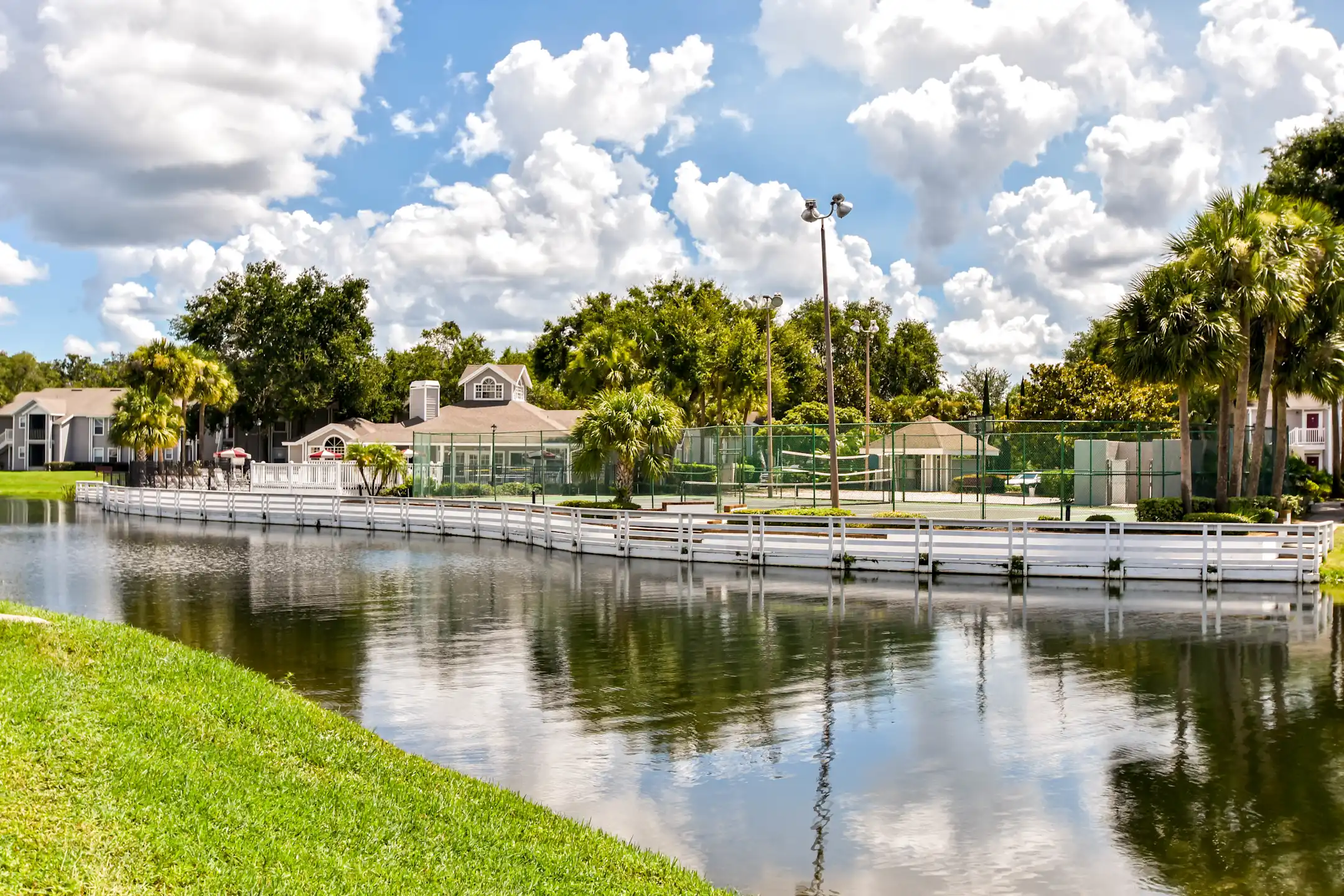 Colonial Pointe Apartments - Orlando, FL