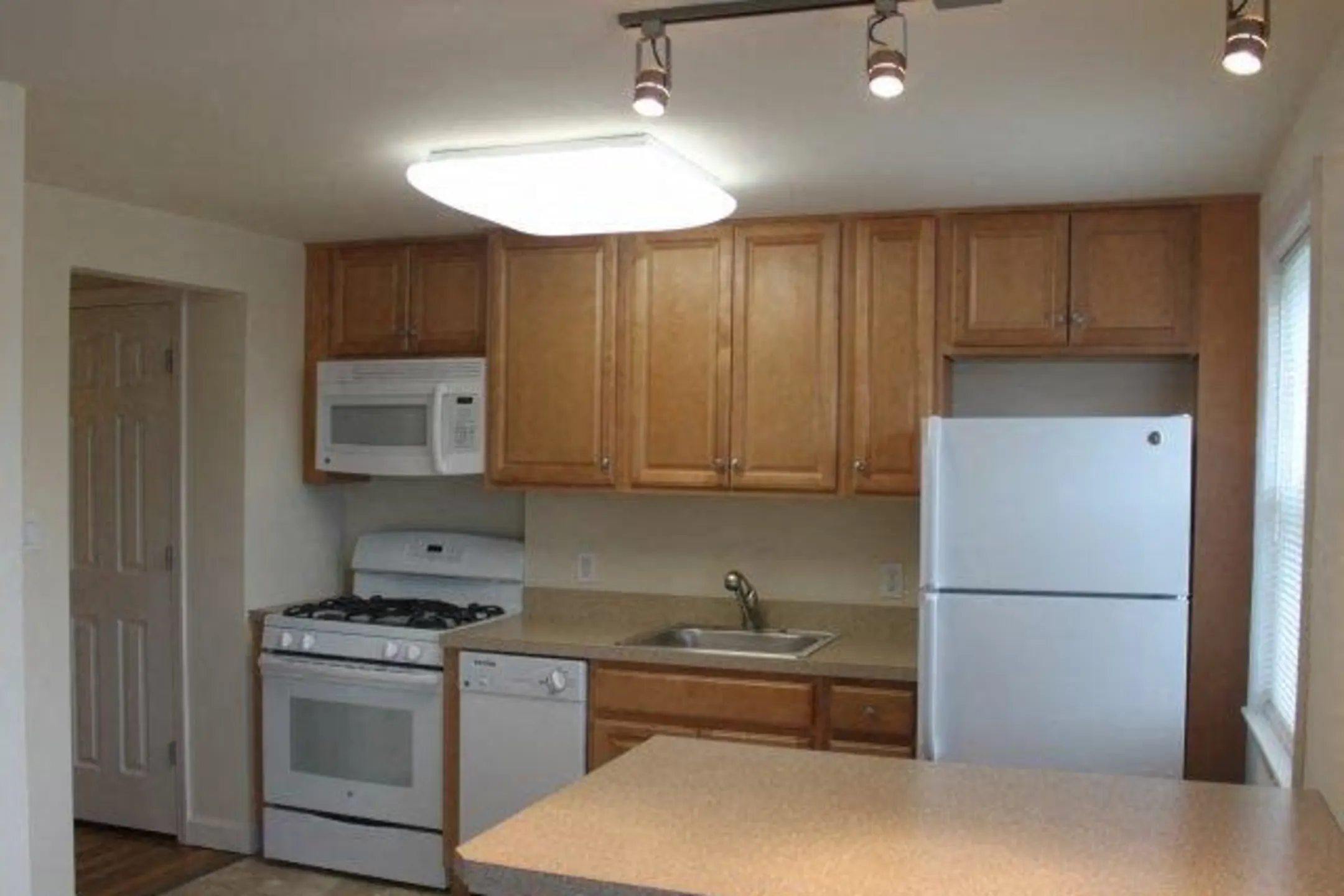 Arlington Park Apartments - 20 Ridge Park Dr | North Arlington, NJ for