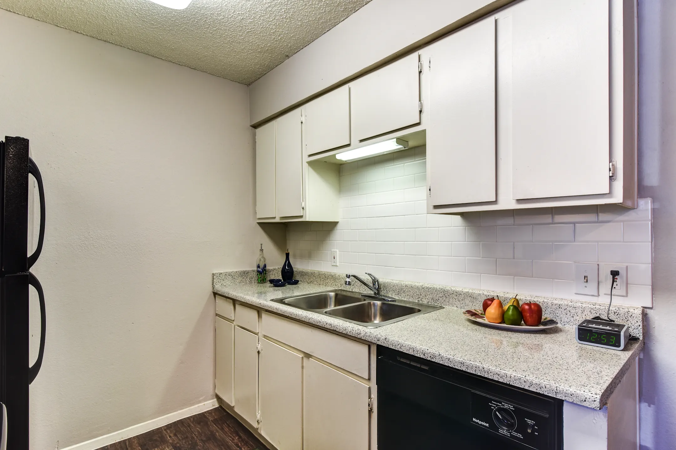 Kitchen - Monarch Pass - Fort Worth, TX