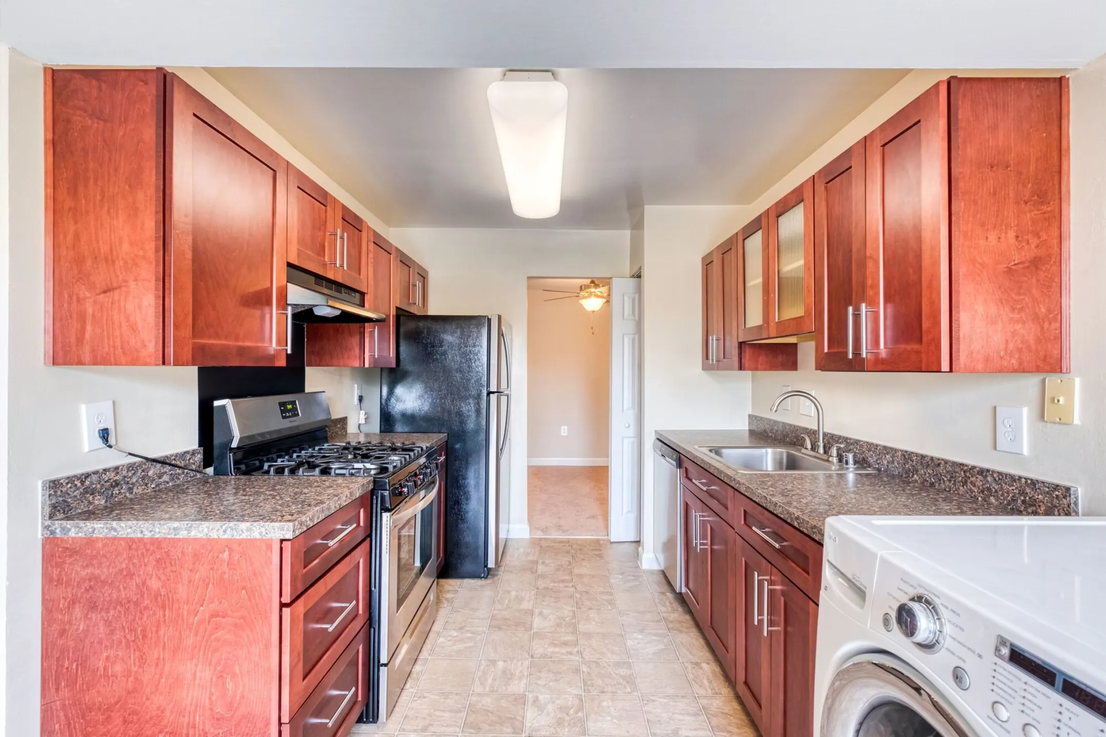 Kitchen - Oakton Park Apartments - Fairfax, VA