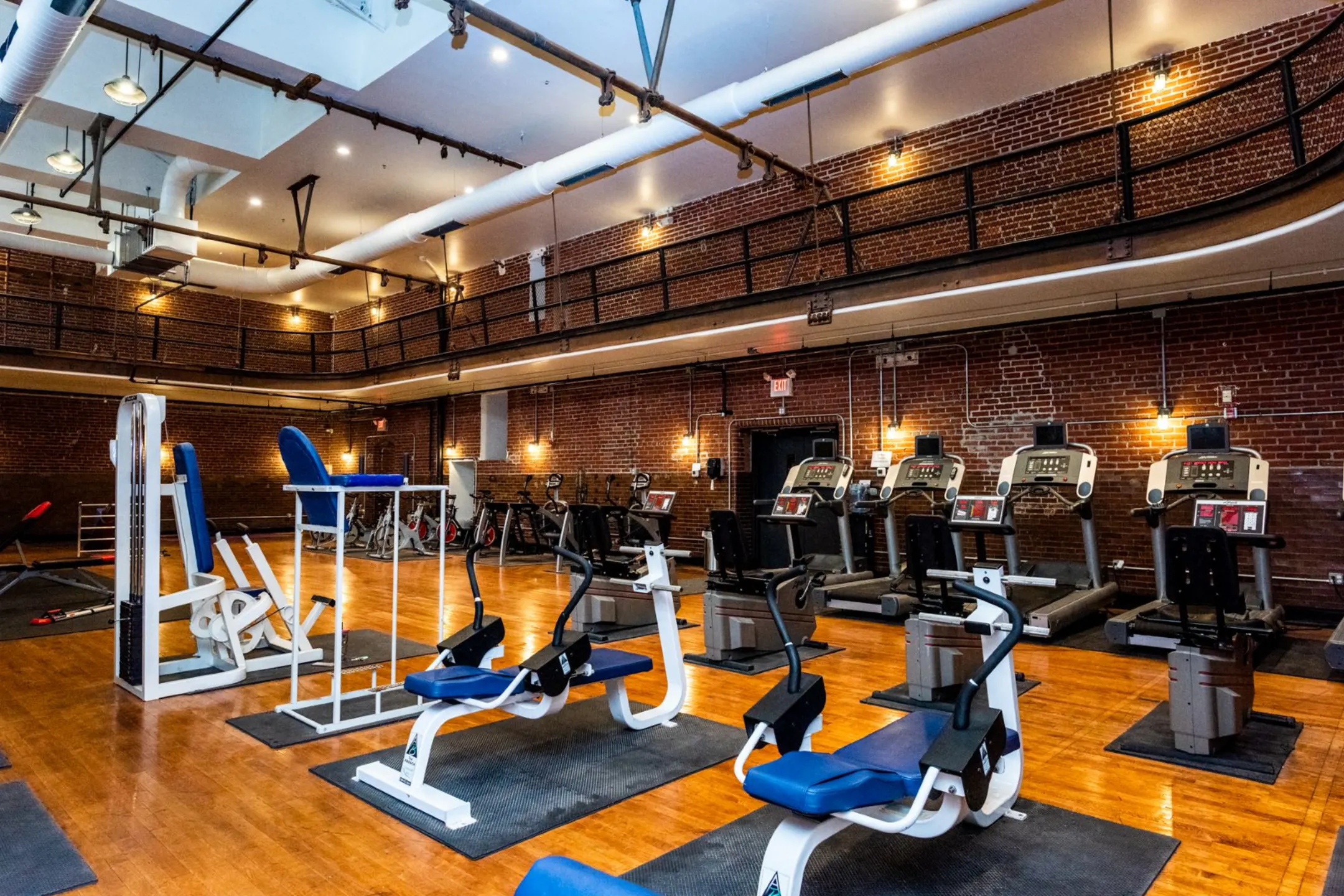 Fitness Weight Room - west loft apartments - Philadelphia, PA