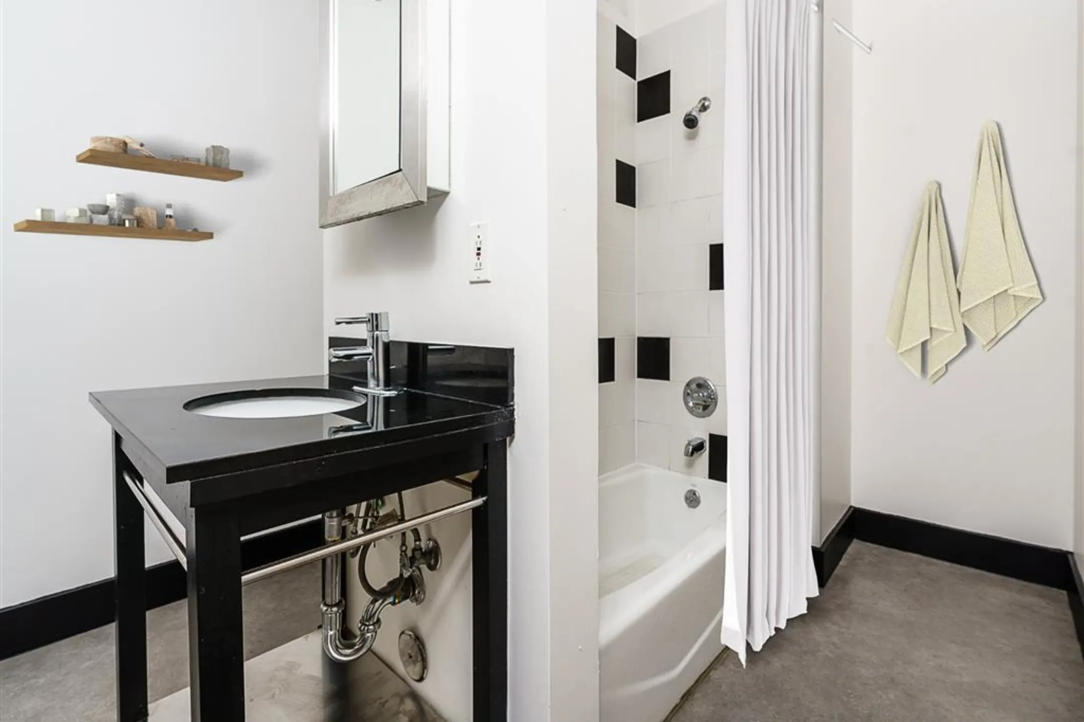 Bathroom - Mercantile Lofts - Los Angeles, CA