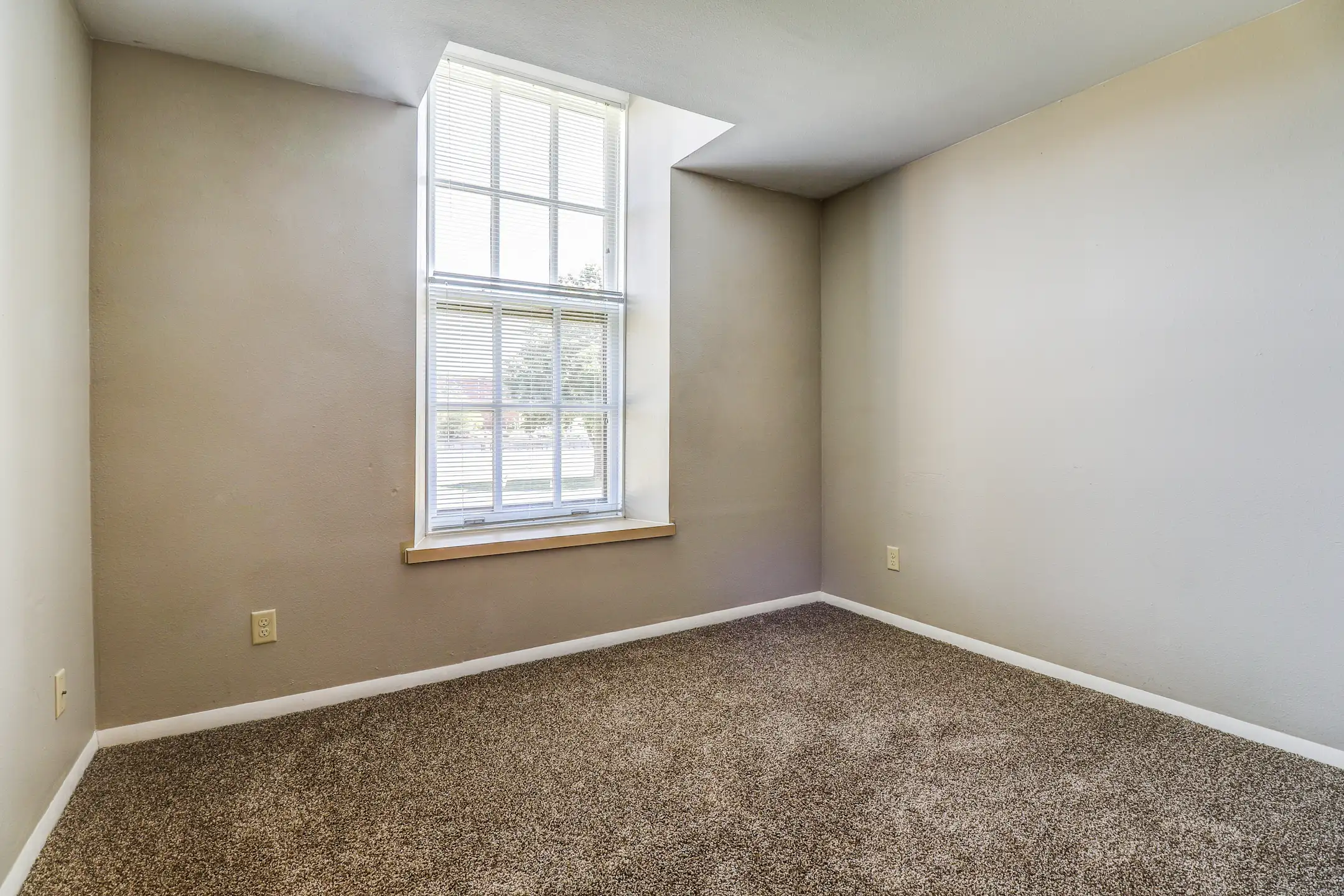 Bedroom - Signature 23 - Janesville, WI