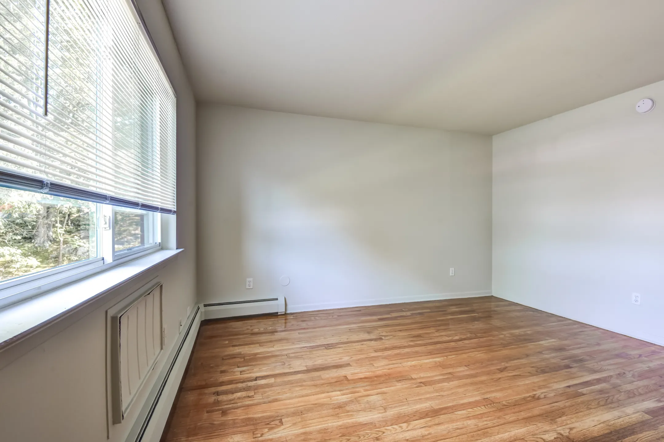 Woodbury Apartments Woodbury Circle Middletown, CT Apartments for