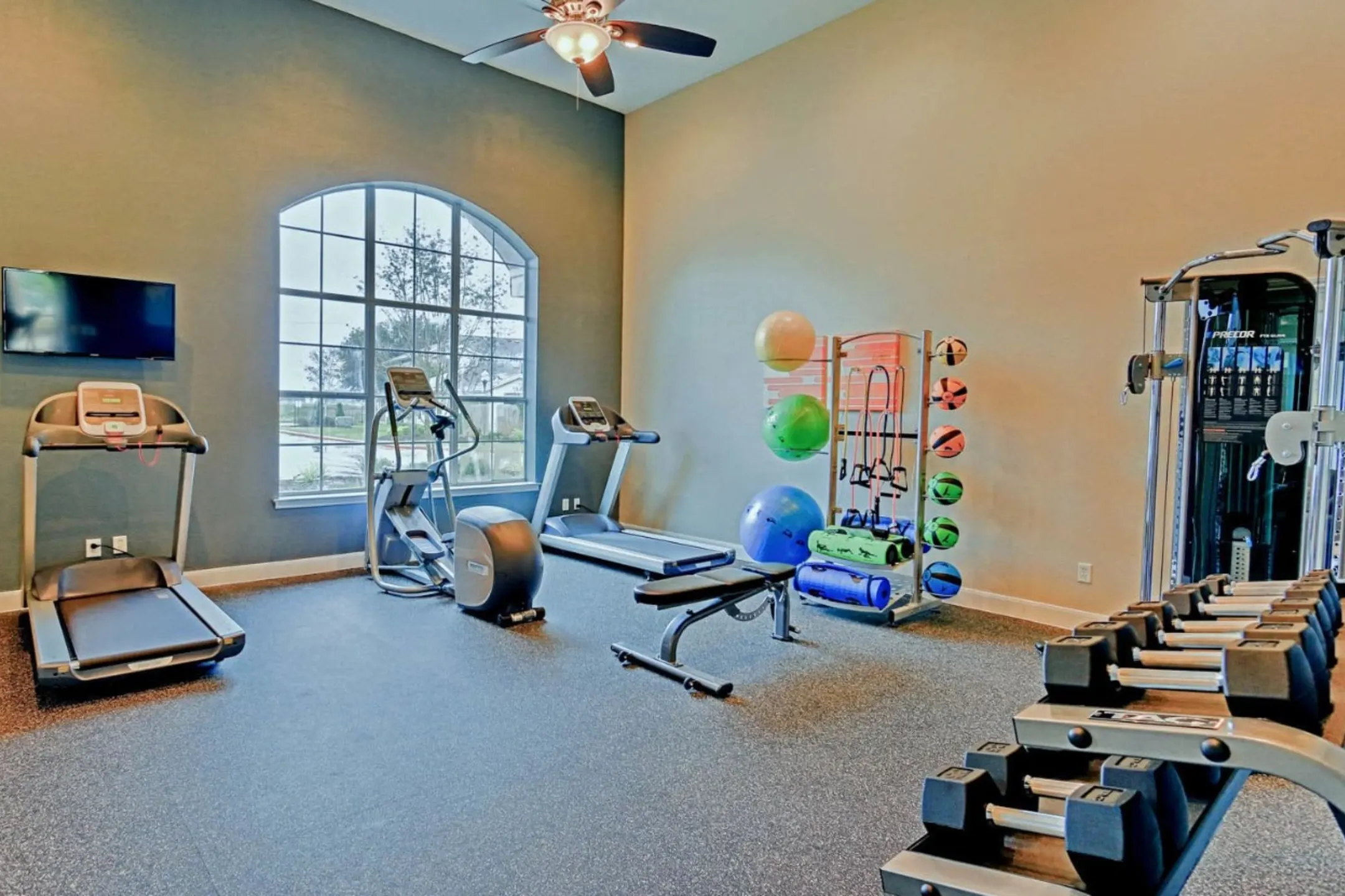 Fitness Weight Room - Woodlands of Beaumont - Beaumont, TX