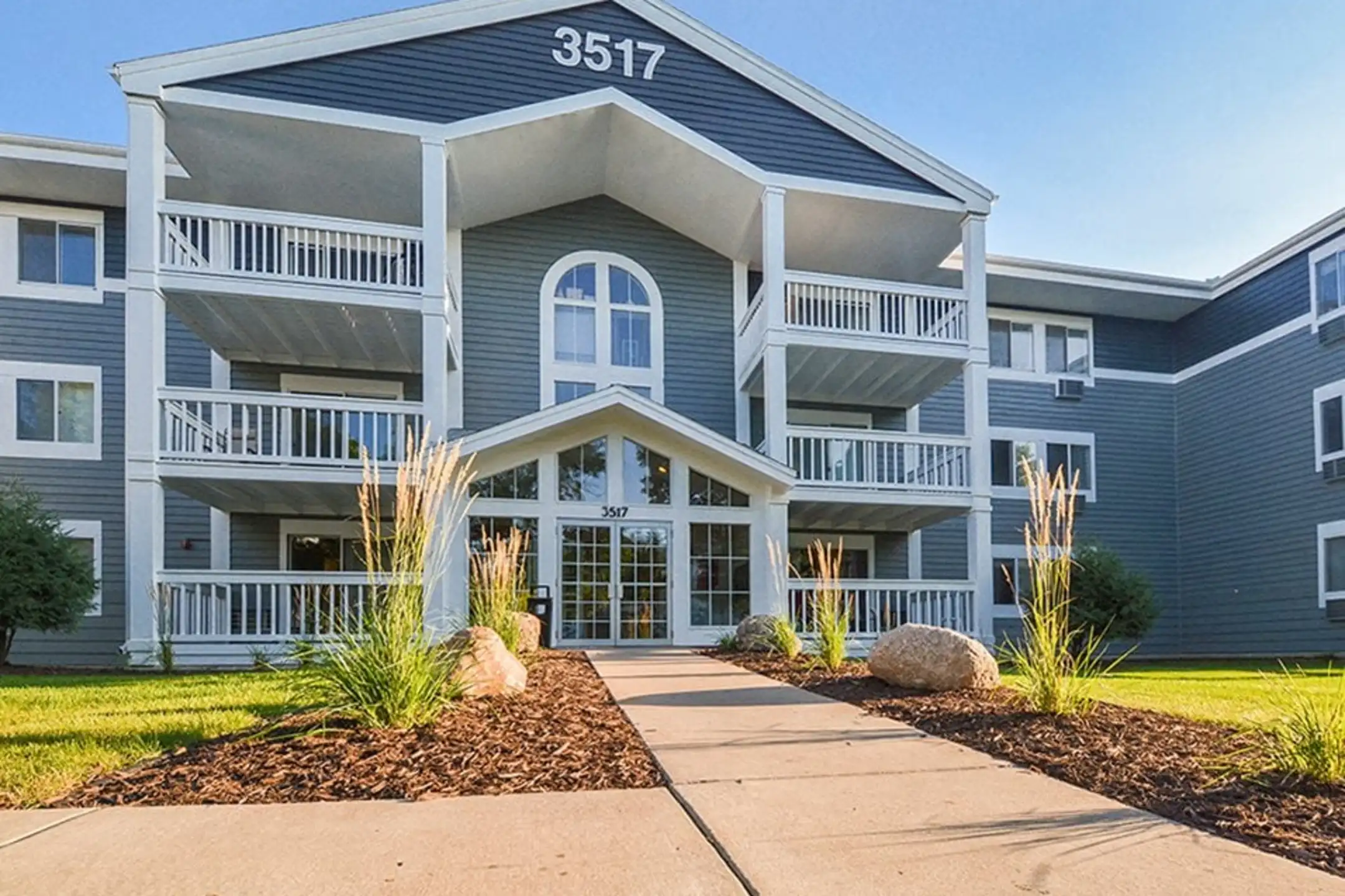 Royal Oaks Apartments Apartments Eagan, MN 55122