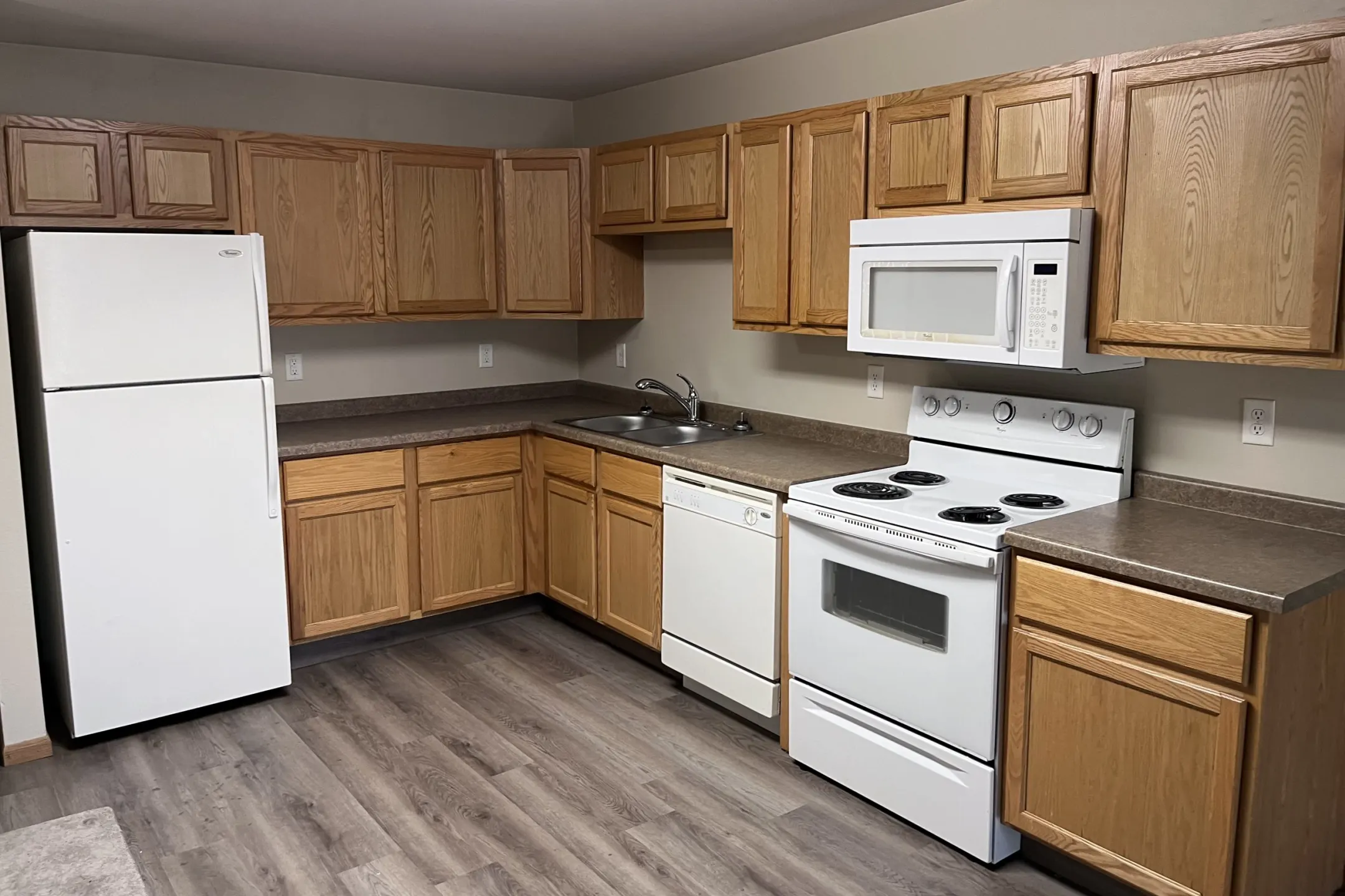 Pineview Apartments - Williston, ND 58801