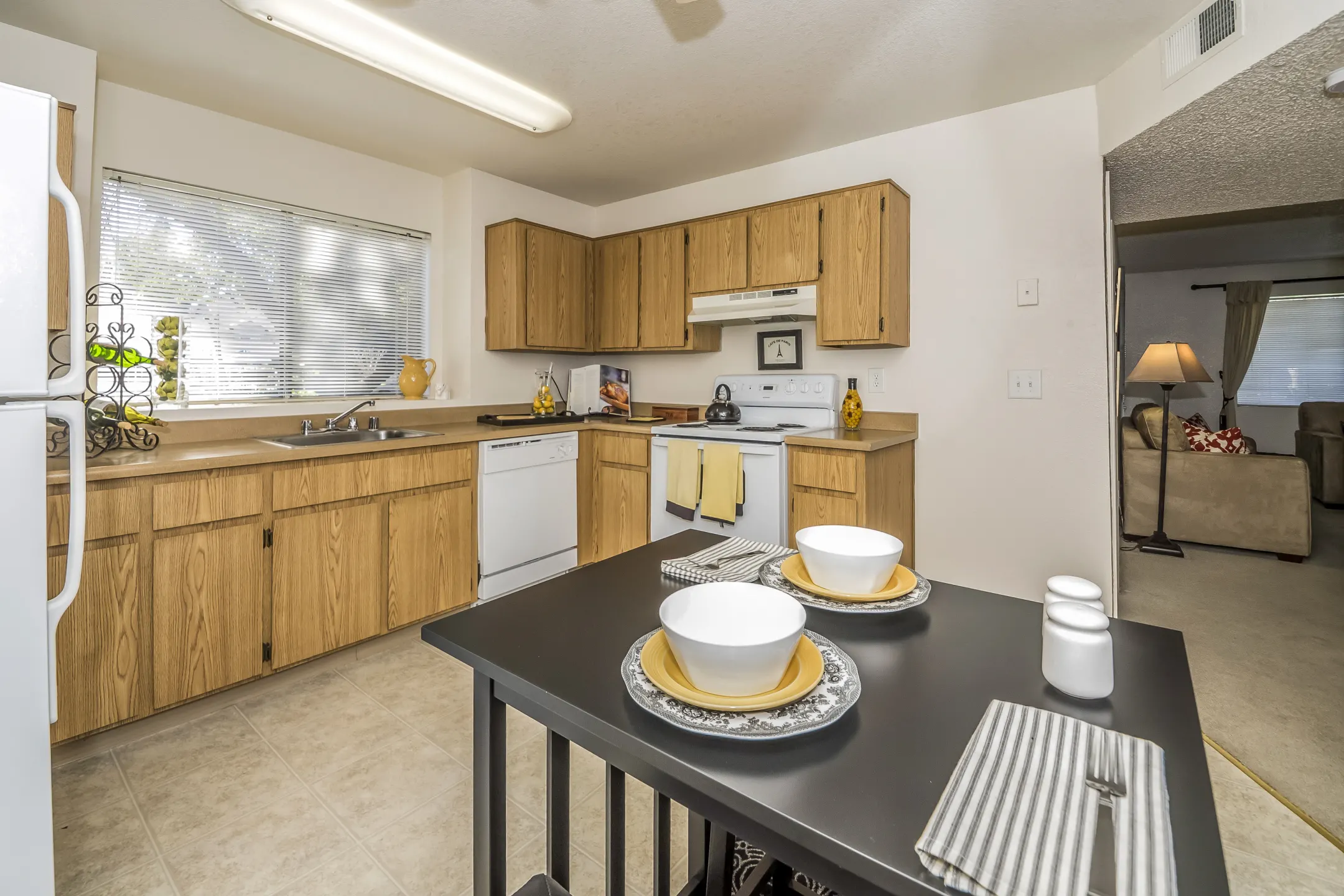 River Terrace Apartments - Sacramento, CA 95833