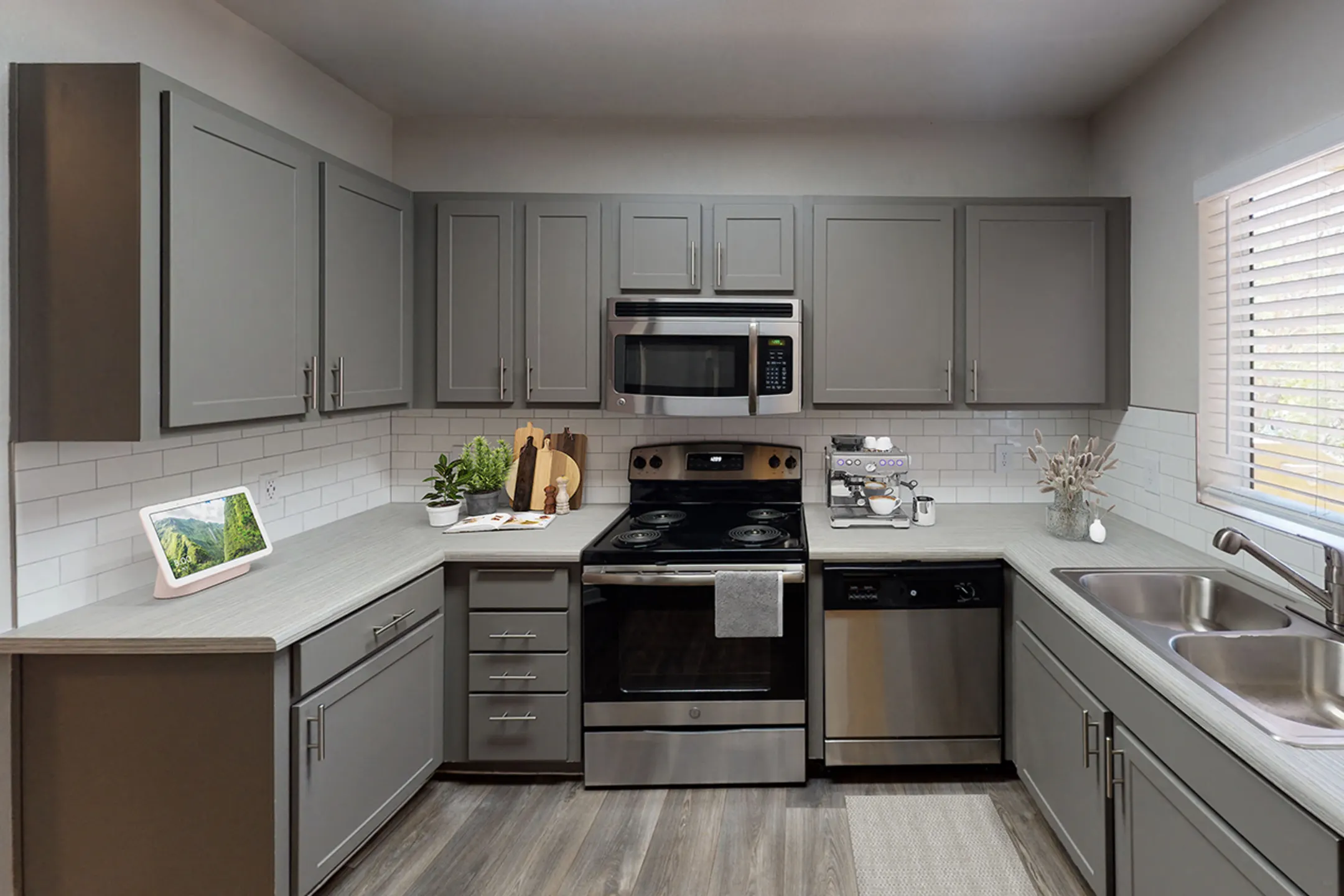 Pavilions At Arrowhead 7400 W Arrowhead Clubhouse Dr Glendale, AZ