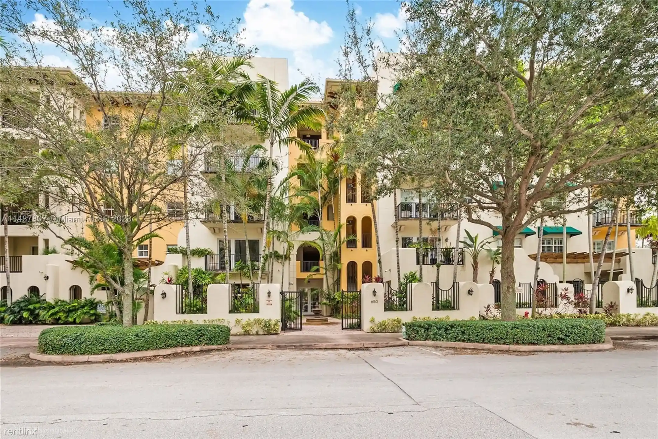 650 Valencia Ave Unit 203  