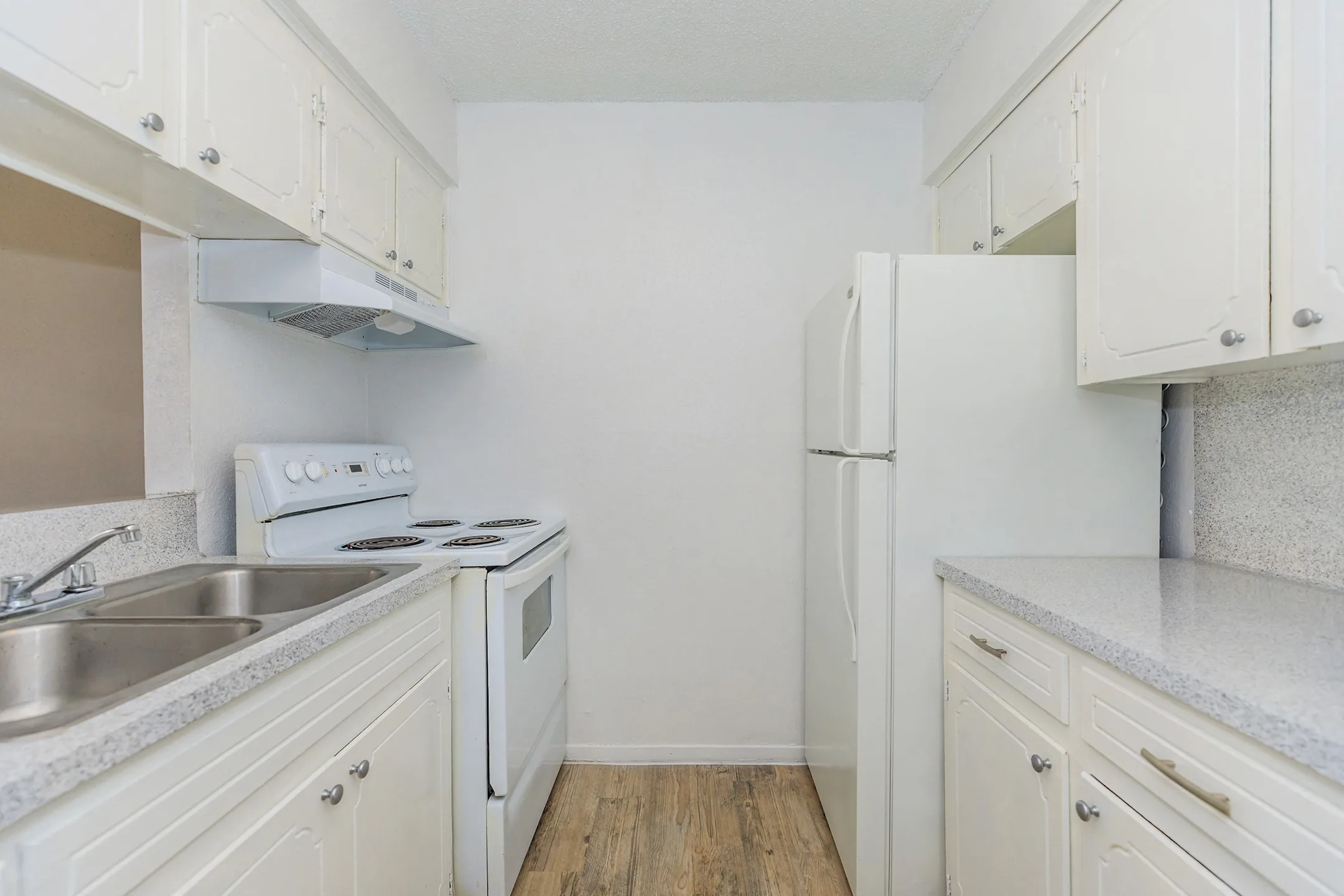 Castlewood Apartments 401 Lakeview Dr Clute, TX Apartments for Rent