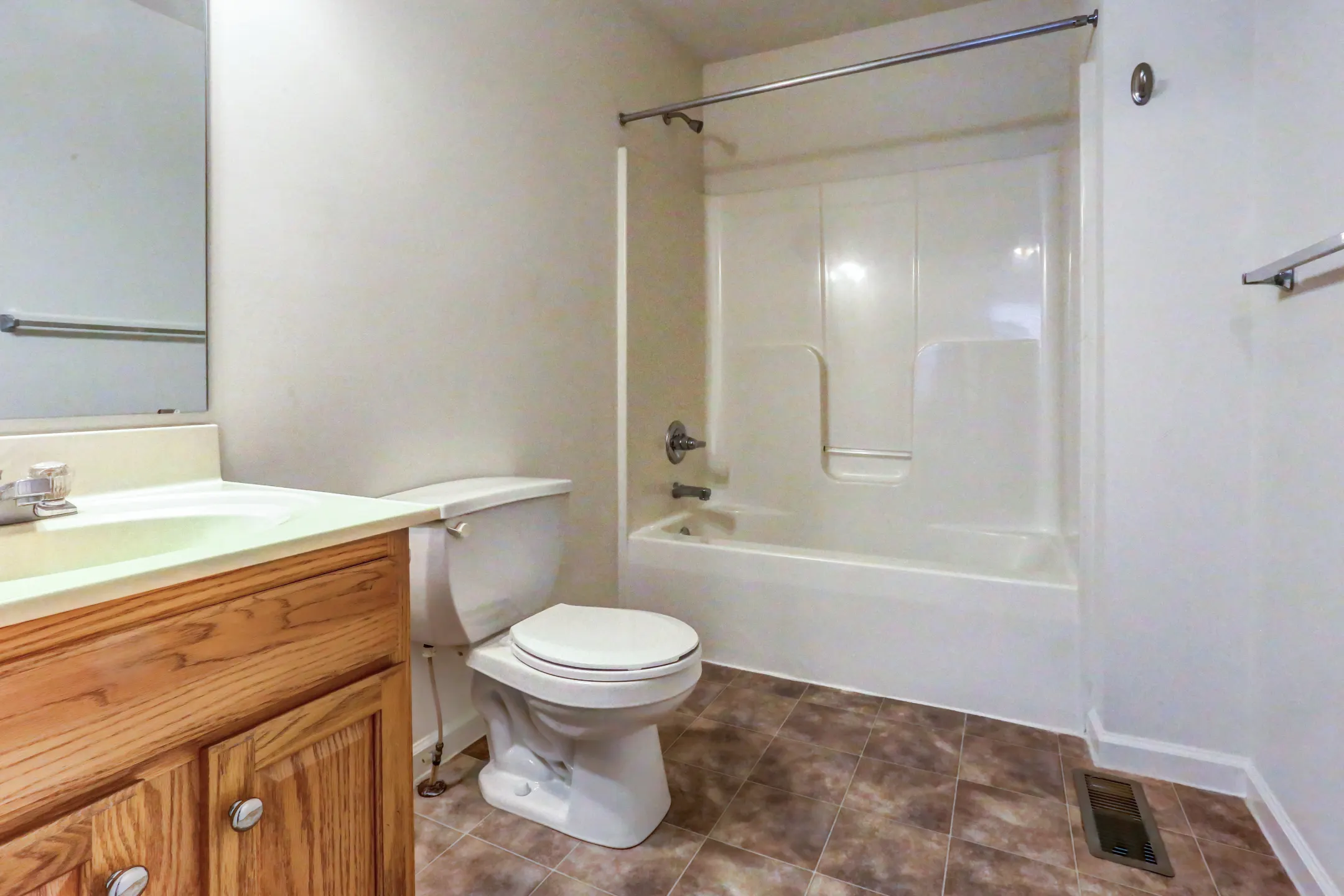 Bathroom - Mill Creek Manor - Lancaster, PA