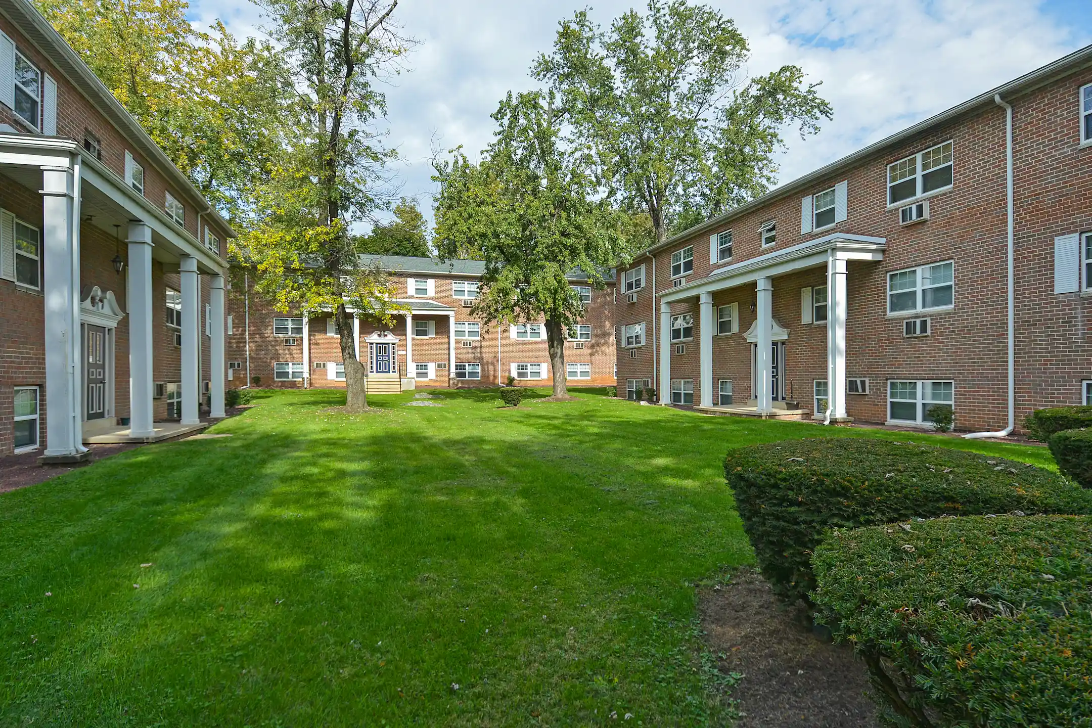 Carlwynne & Hanover Manor Apartments Carlisle, PA 17013