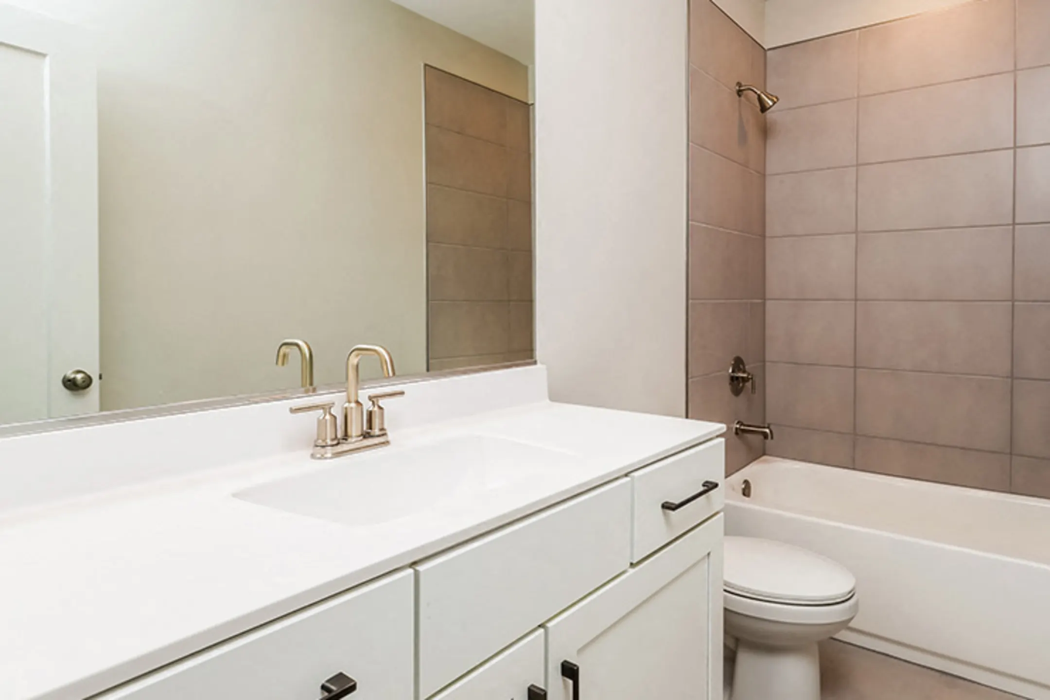 Ellison Park 400 Hannover Park Road Sandy Springs, GA Townhomes for