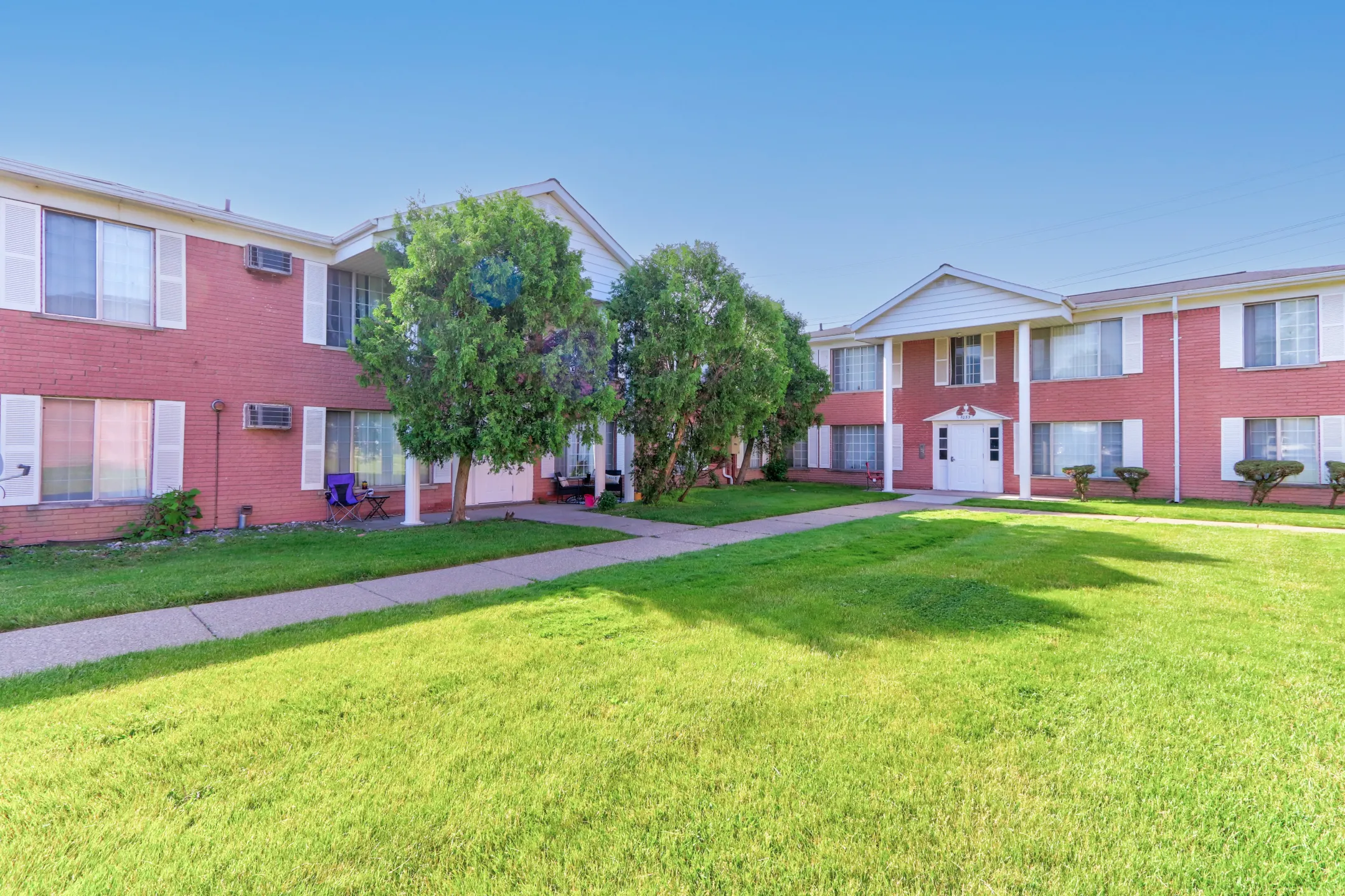 Centerline Plaza Apartments Center Line, MI 48015