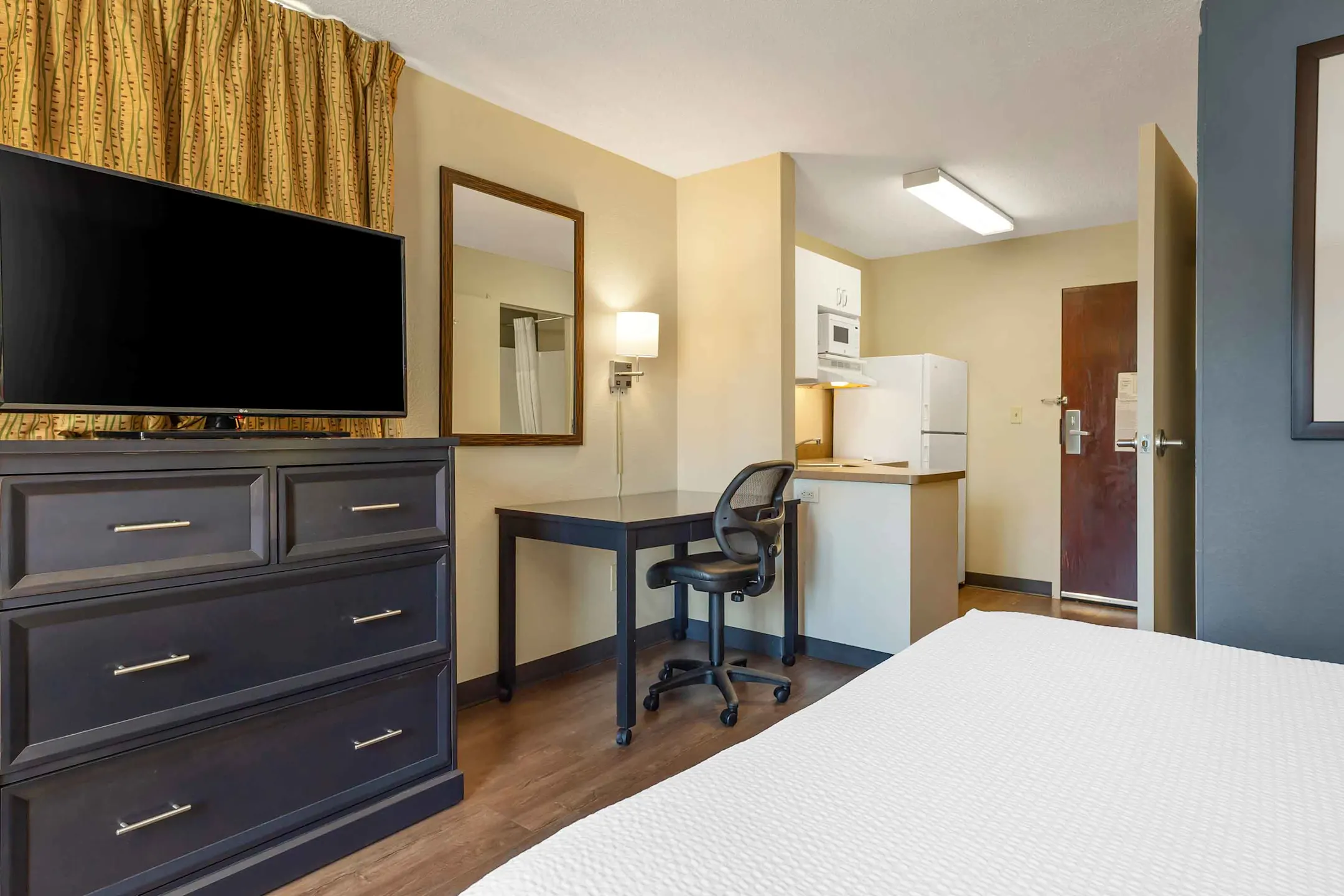 Furnished Studio Providence Warwick 245 W. Natick Rd Warwick, RI Apartments for Rent Rent.