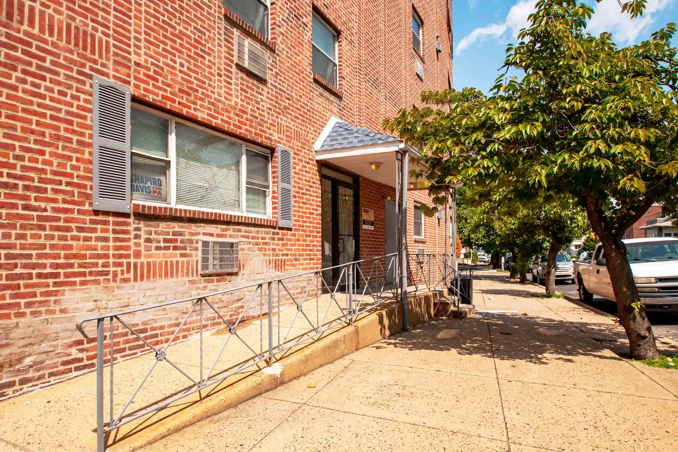 Apartments 19111