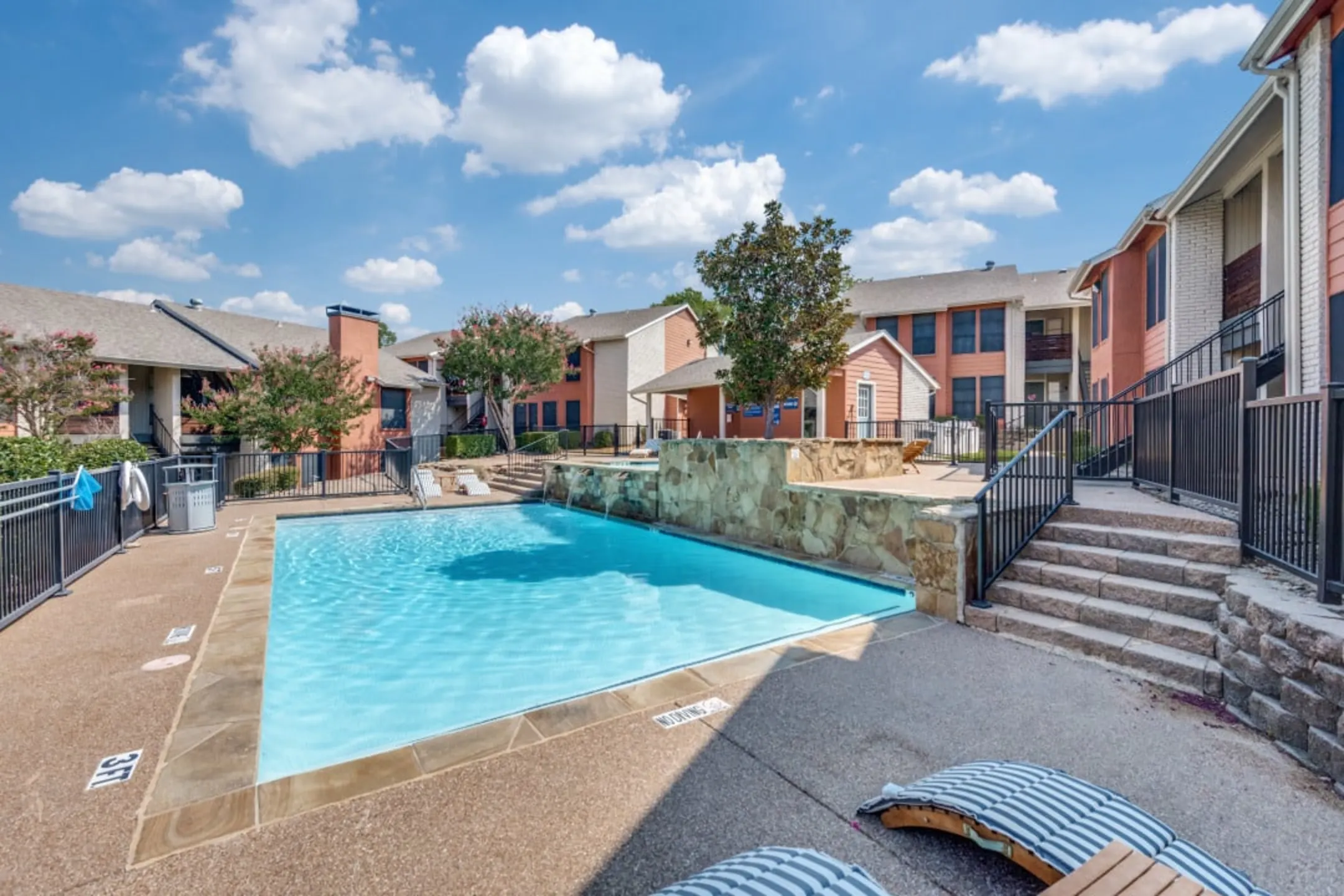 Infinity on the Oaks - 9236 Church Rd | Dallas, TX Apartments for Rent 