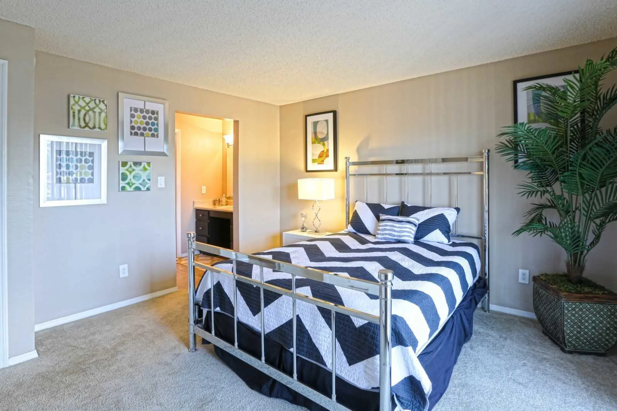 Bedroom - Fountain Lake Apartments - Bradenton, FL