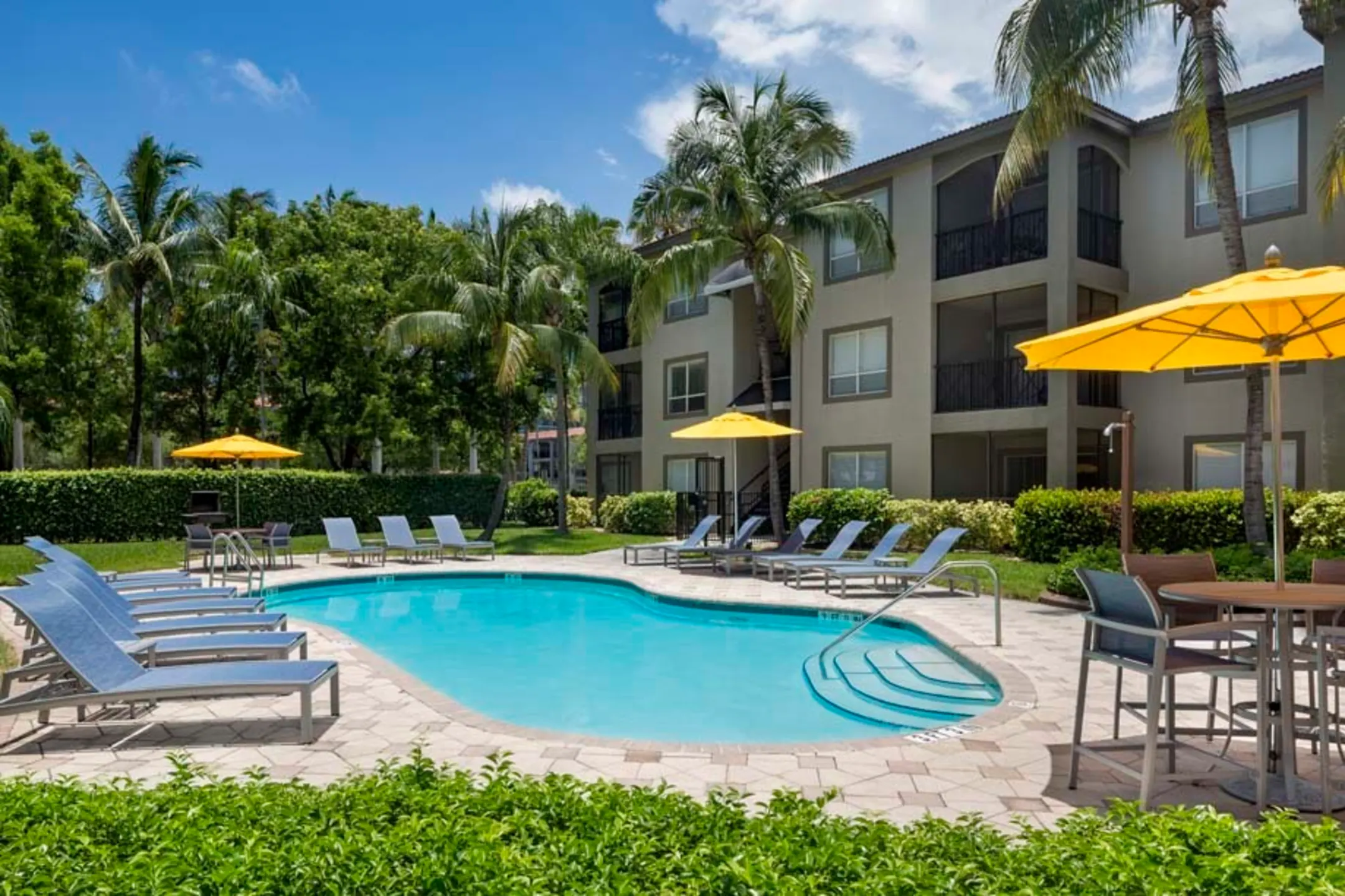 Pool - Camden Aventura - Miami, FL