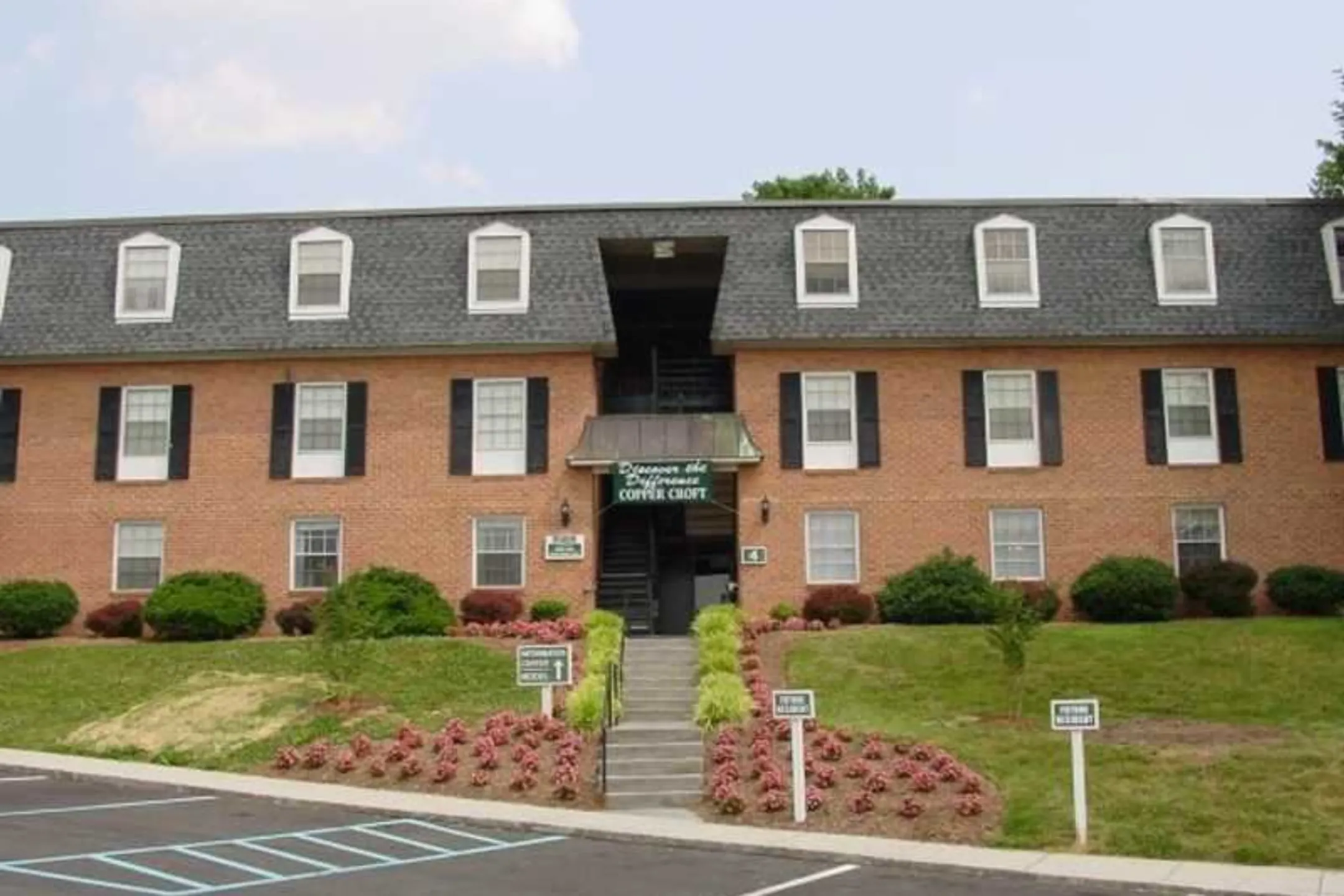 Building - Copper Croft Apartments - Roanoke, VA