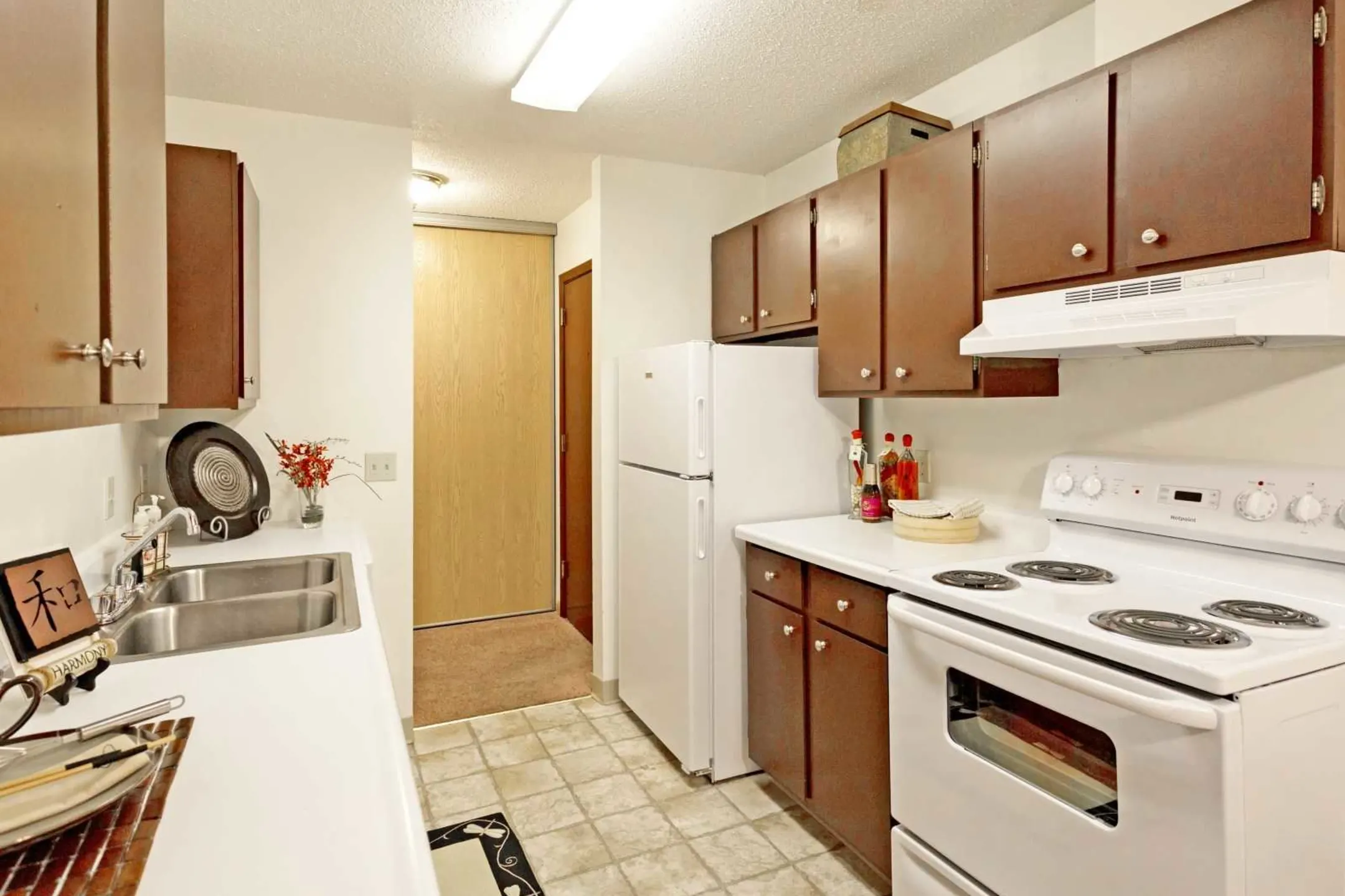 Kitchen - Bradley House Apartments - Saint Paul, MN
