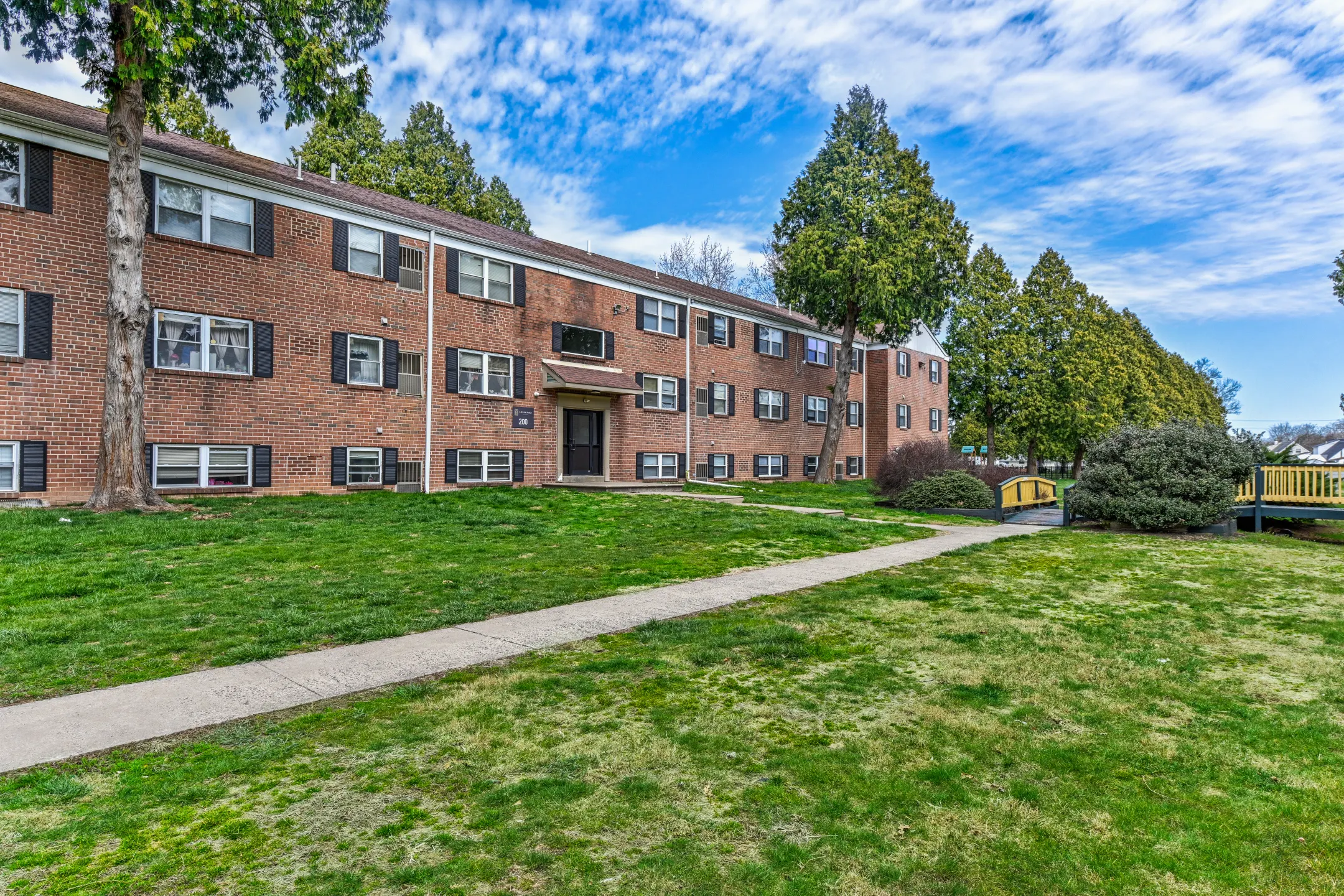 Lavana Falls Apartments - Levittown, PA 19055