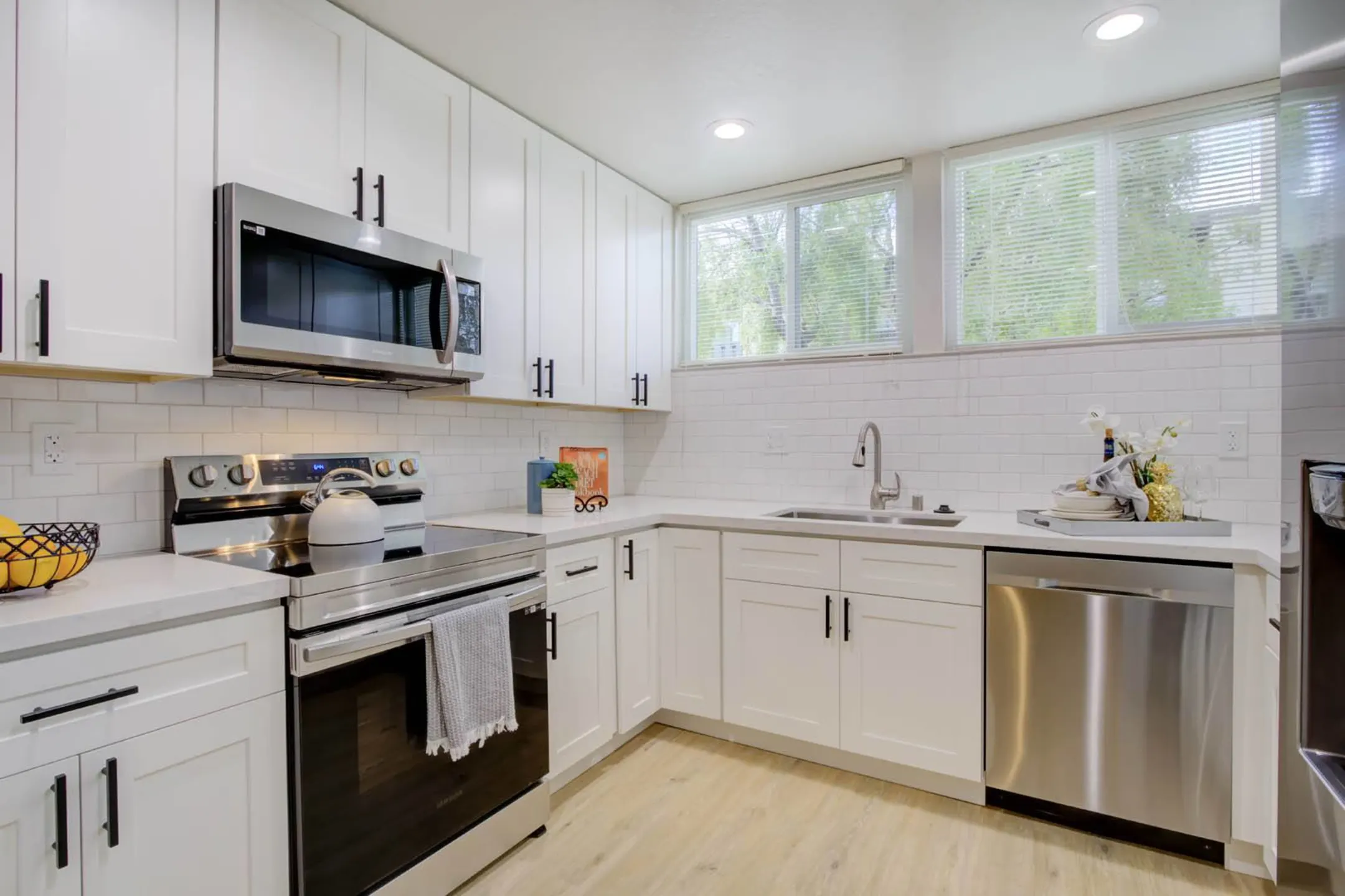 Kitchen - Crestview Apartments - Belmont, CA