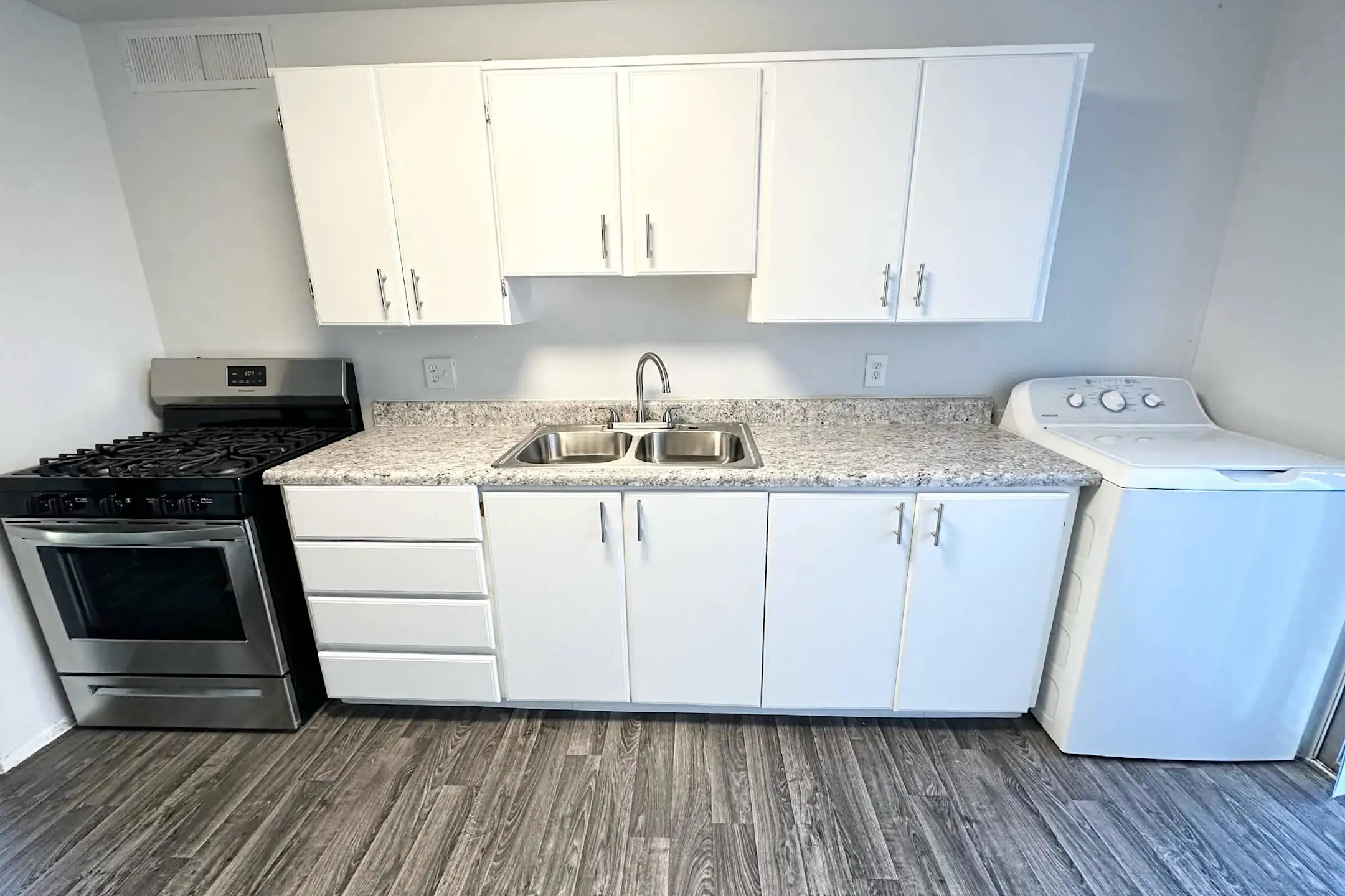 Icon on Stella Apartments Tucson, AZ 85730