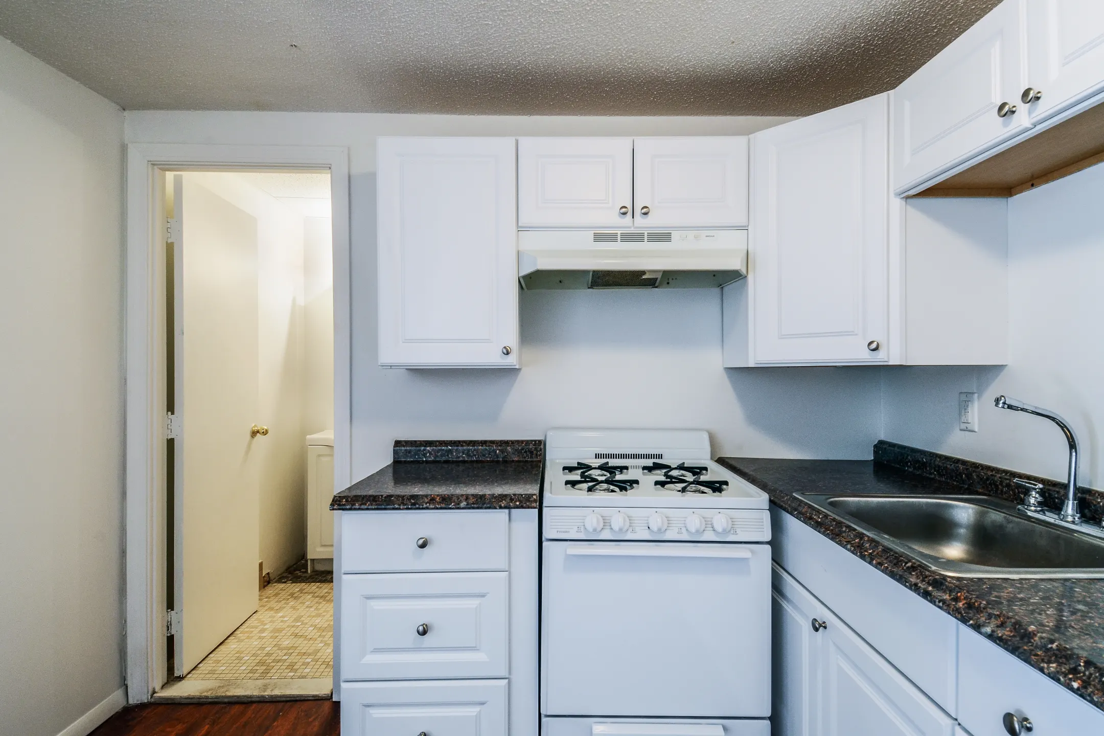 Kitchen - Sandy Lane Apartments - Warwick, RI