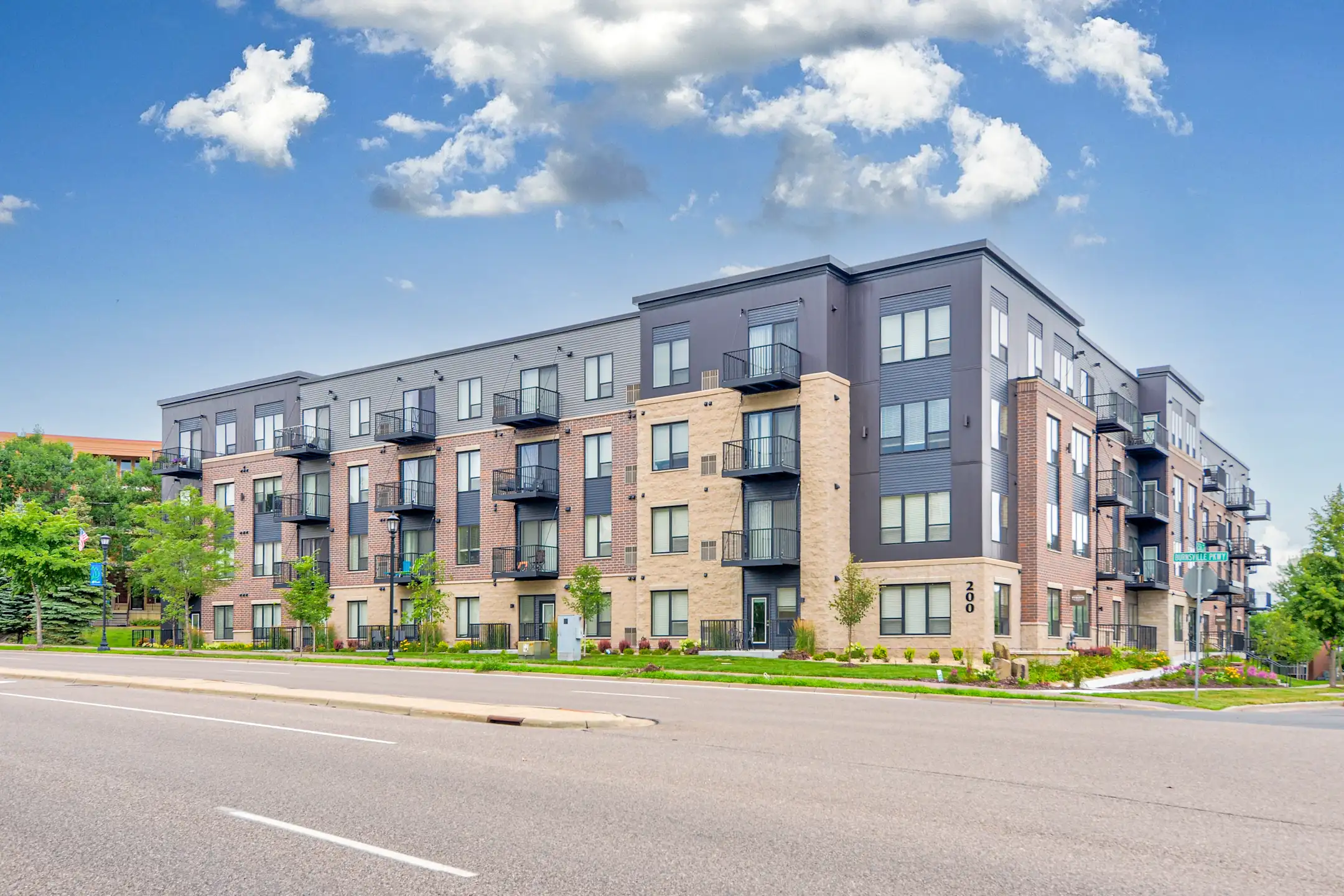 Burnsville Apartments Under $900