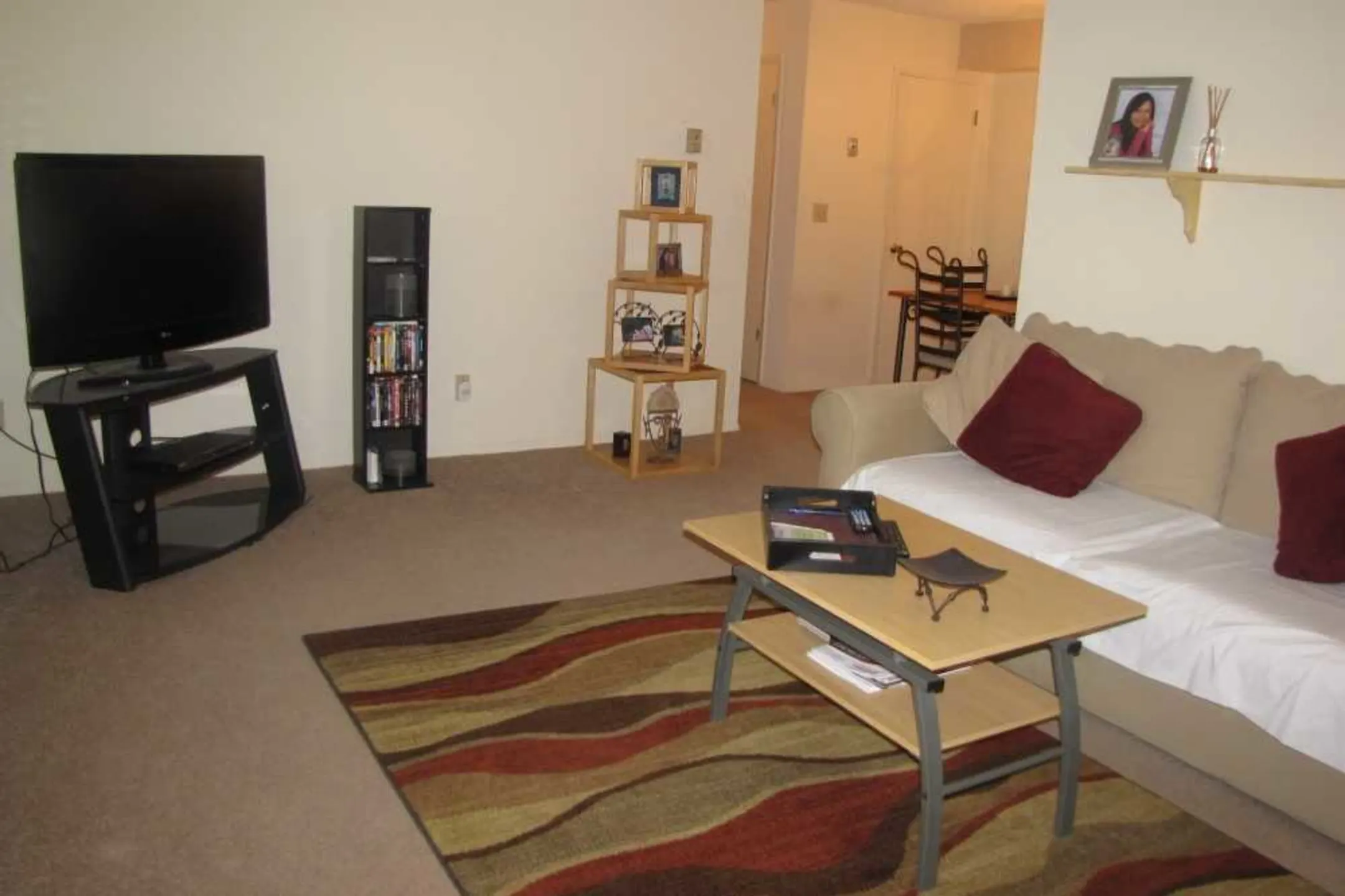 Living Room - Glendale Village - Toledo, OH