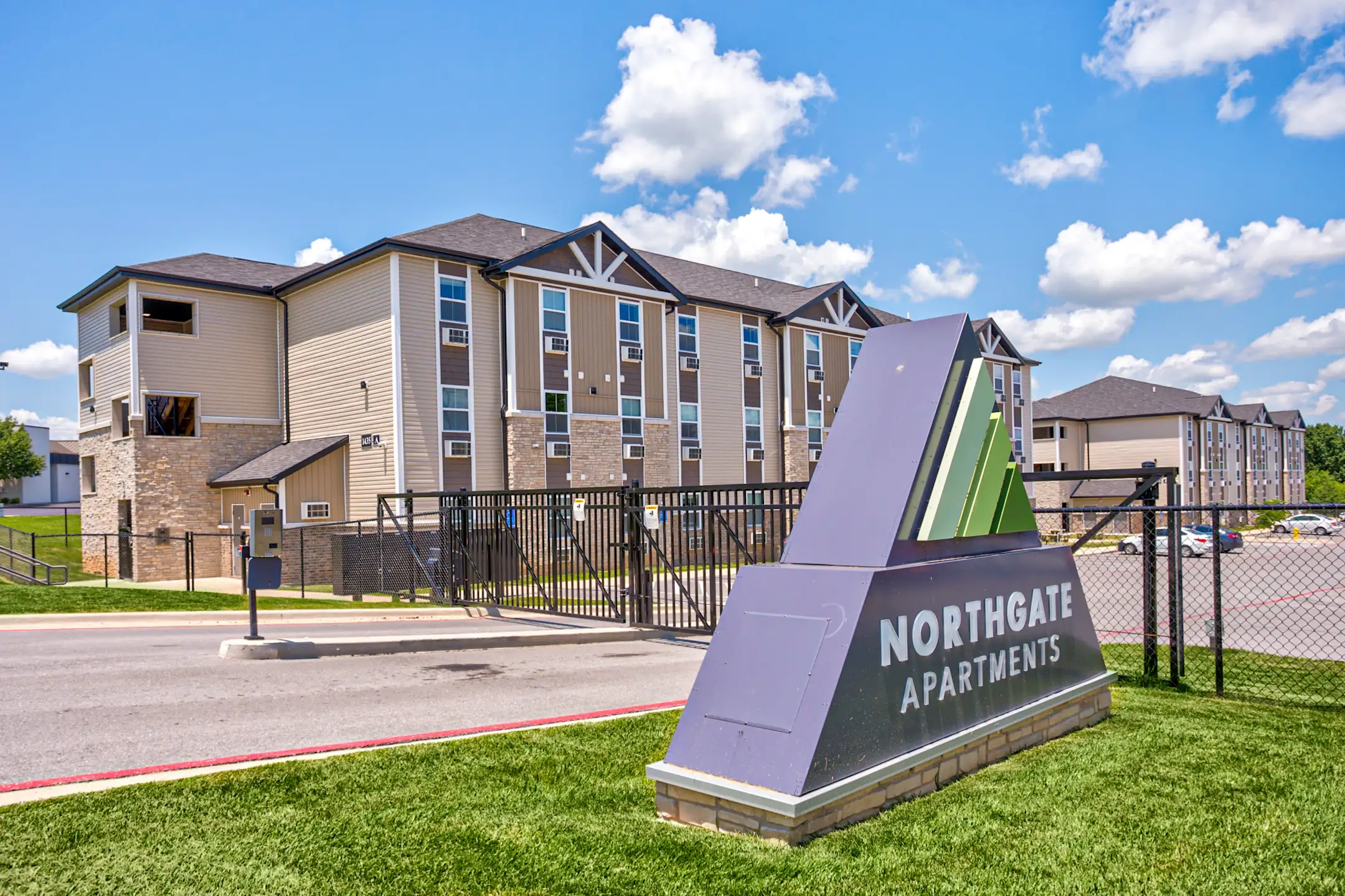 Northgate Apartments 1435 W. Talmage St Springfield, MO Apartments