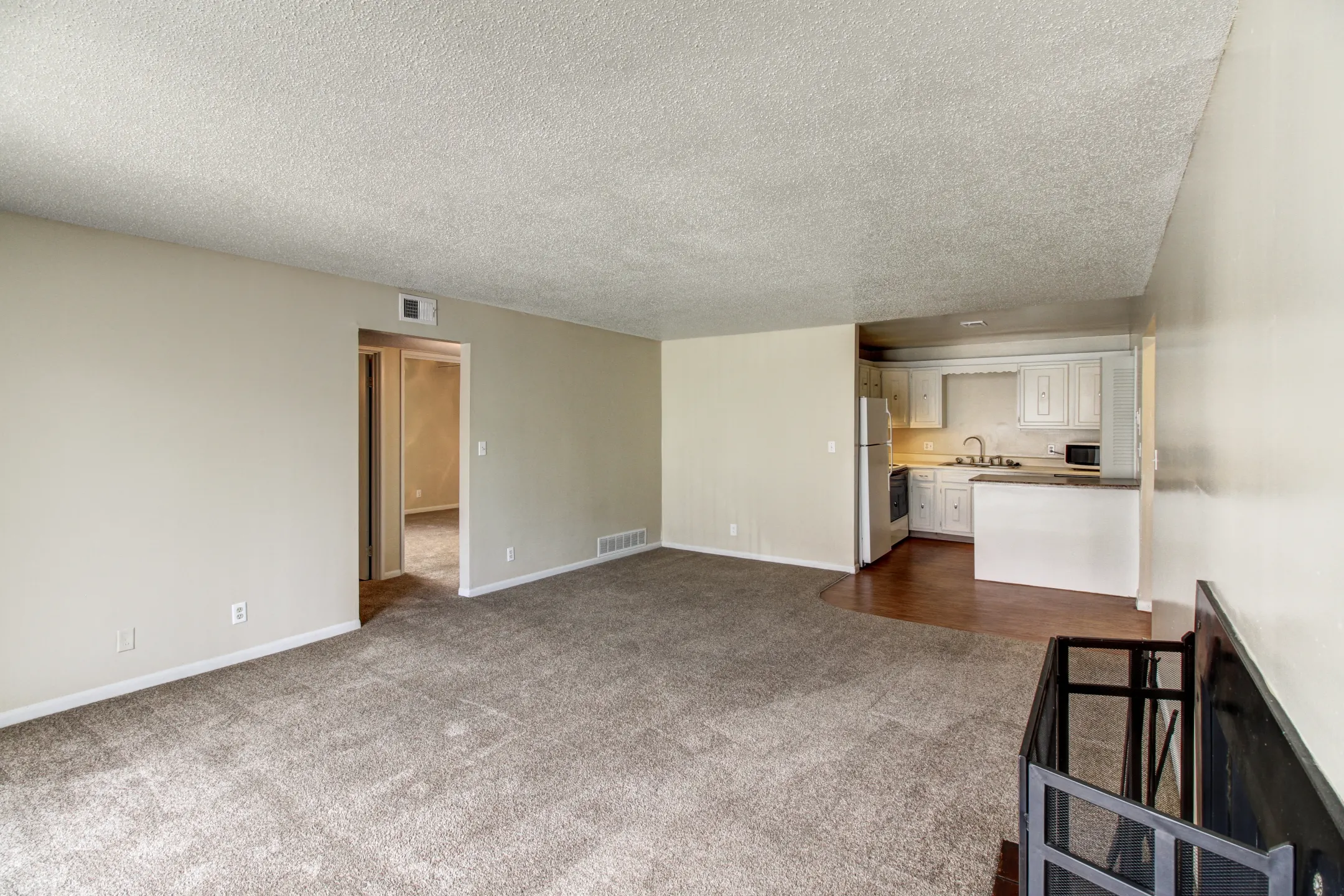 Mandalay on Pacific - 7525 Pierce Plz | Omaha, NE Apartments for Rent ...