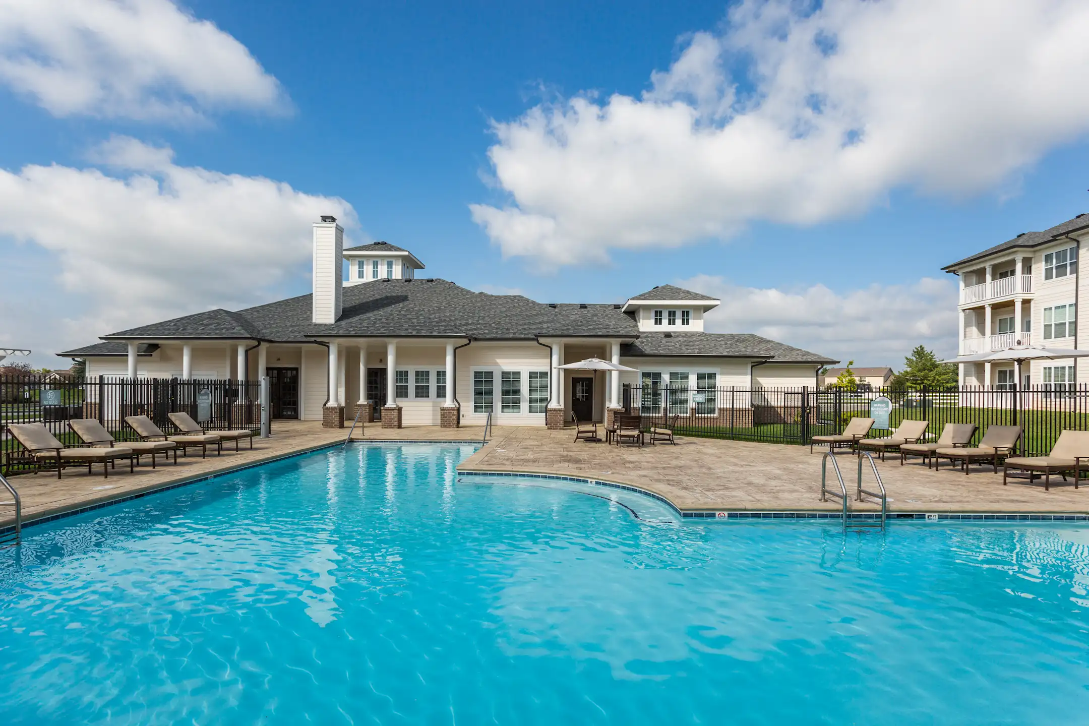 Southern Dunes Apartments Indianapolis, IN 46217