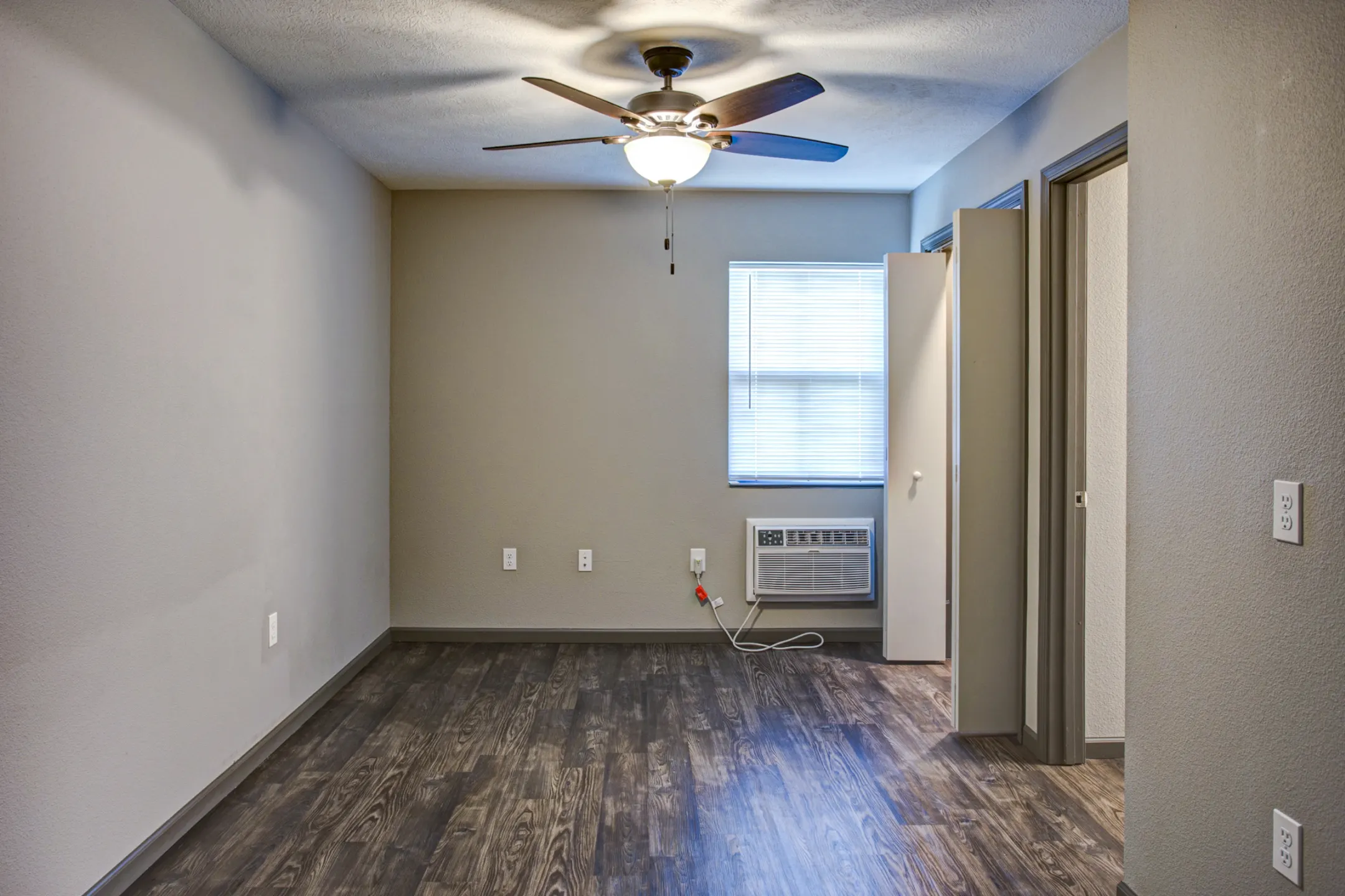 Living Room - Northgate Apartments - Springfield, MO