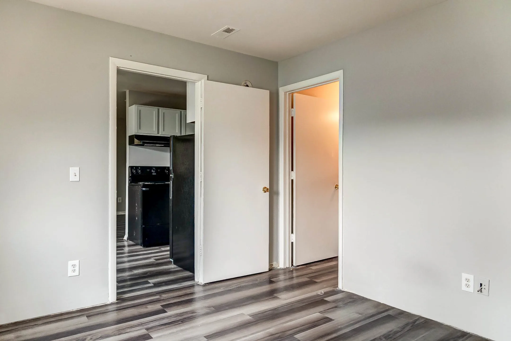 Auburn West Apartments 1221 Colony Lane Pontiac, MI Apartments for