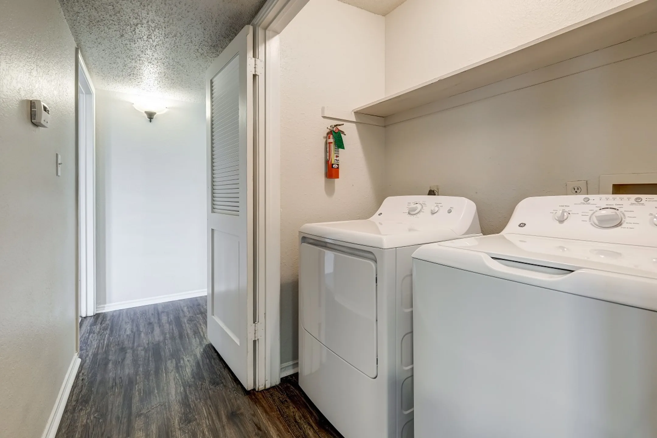 Bathroom - Peppertree Apartments - Lafayette, LA