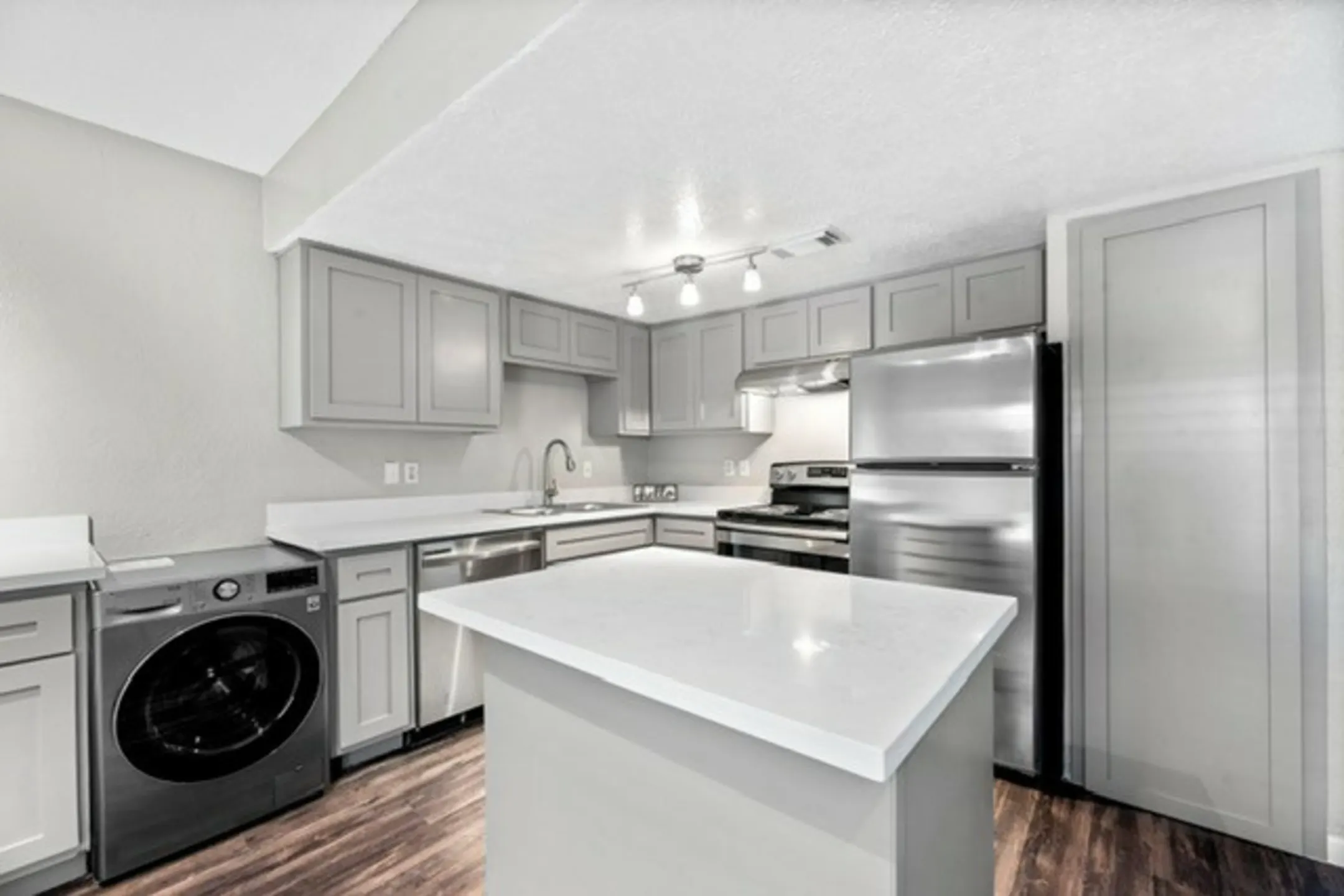 Kitchen - 935 Byrne - Houston, TX