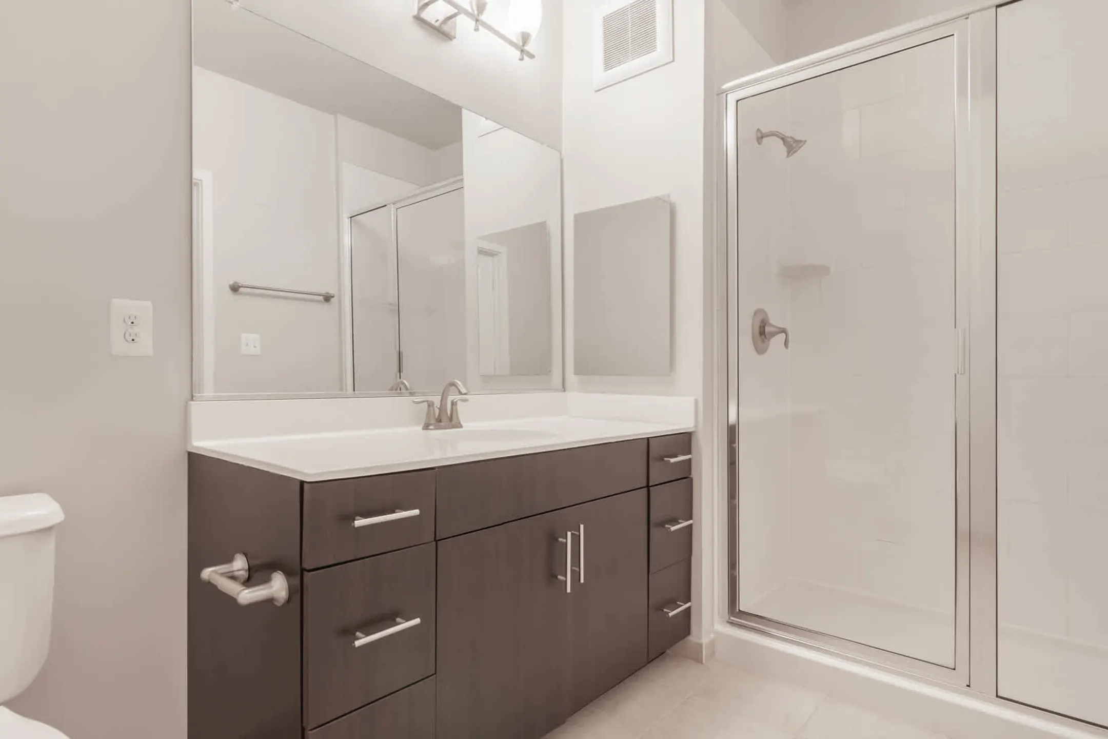 Bathroom - Radiant Fairfax Ridge Apartments - Fairfax, VA